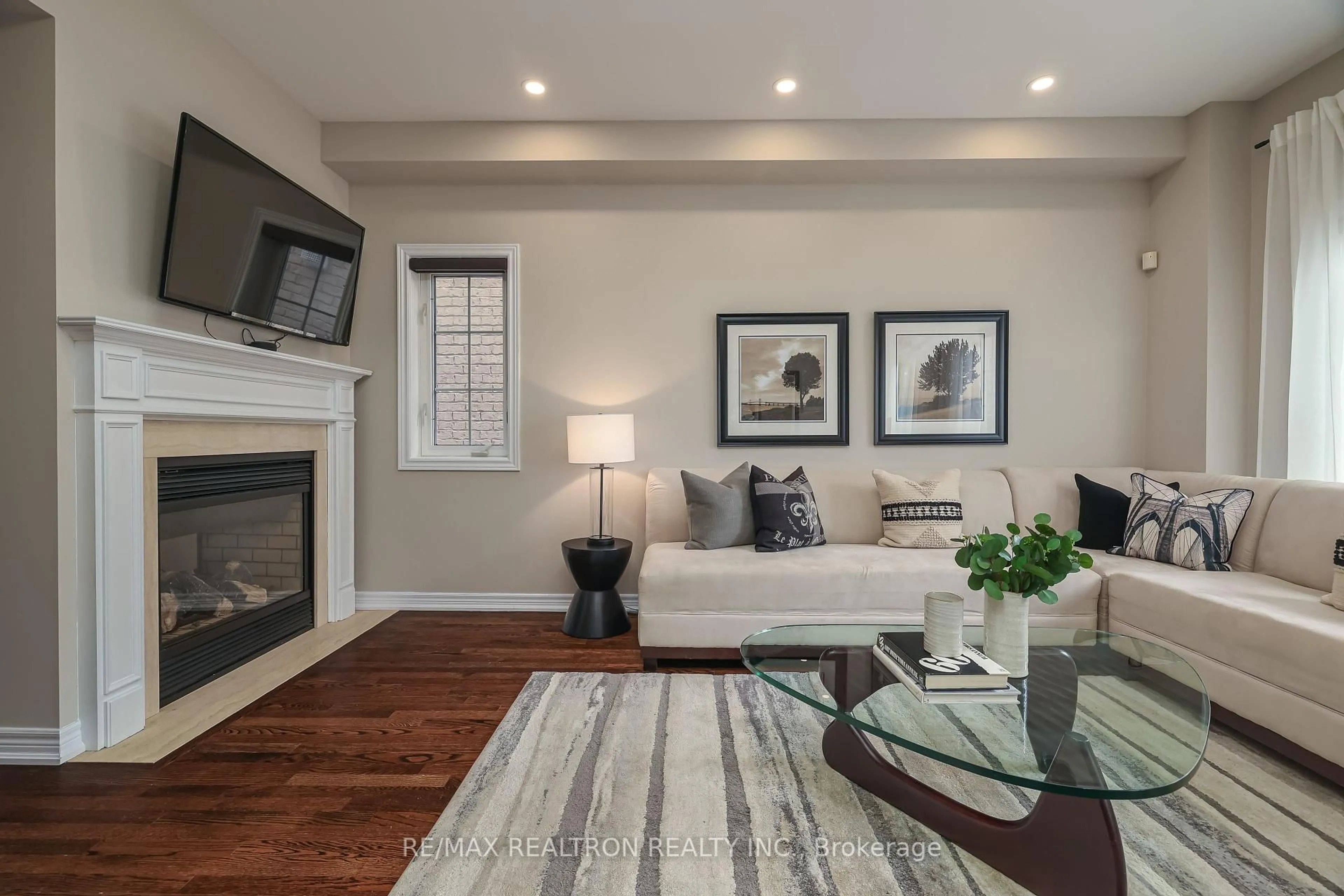 Living room with furniture, wood/laminate floor for 18 Lady Loretta Lane, Vaughan Ontario L6A 4G3