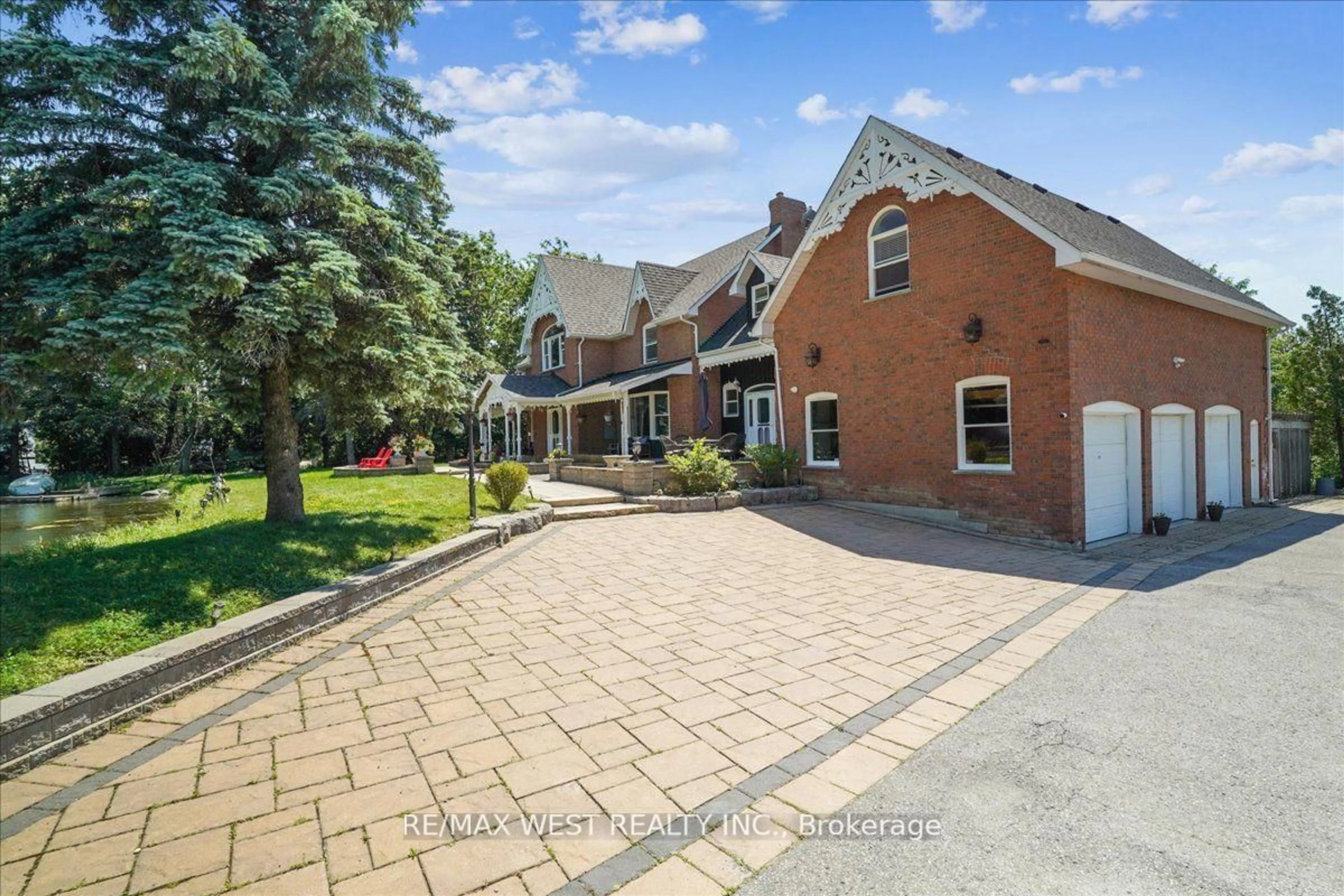 A pic from outside/outdoor area/front of a property/back of a property/a pic from drone, street for 13348 McCowan Rd, Whitchurch-Stouffville Ontario L4A 3Y4