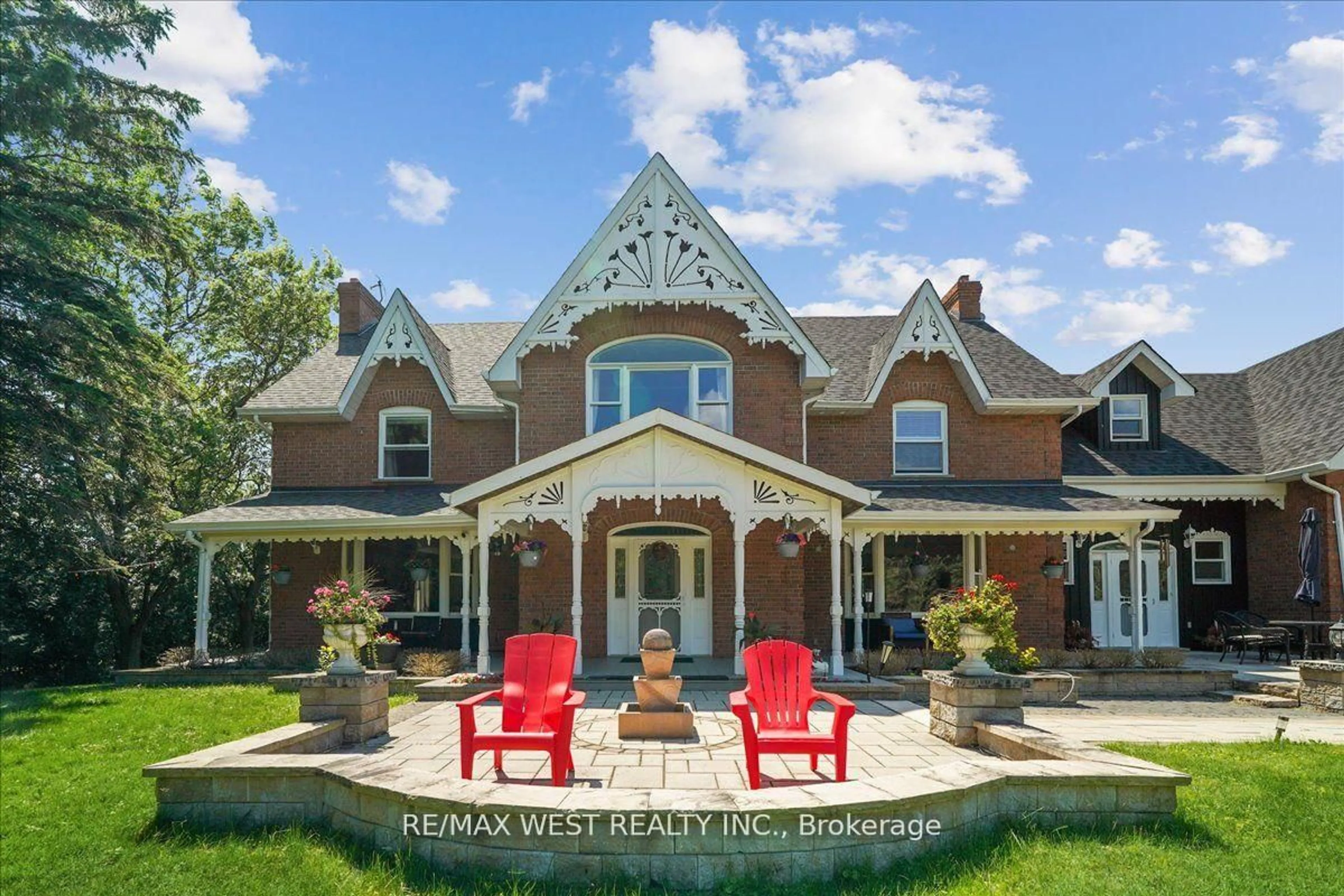 Patio, mountain view for 13348 McCowan Rd, Whitchurch-Stouffville Ontario L4A 3Y4
