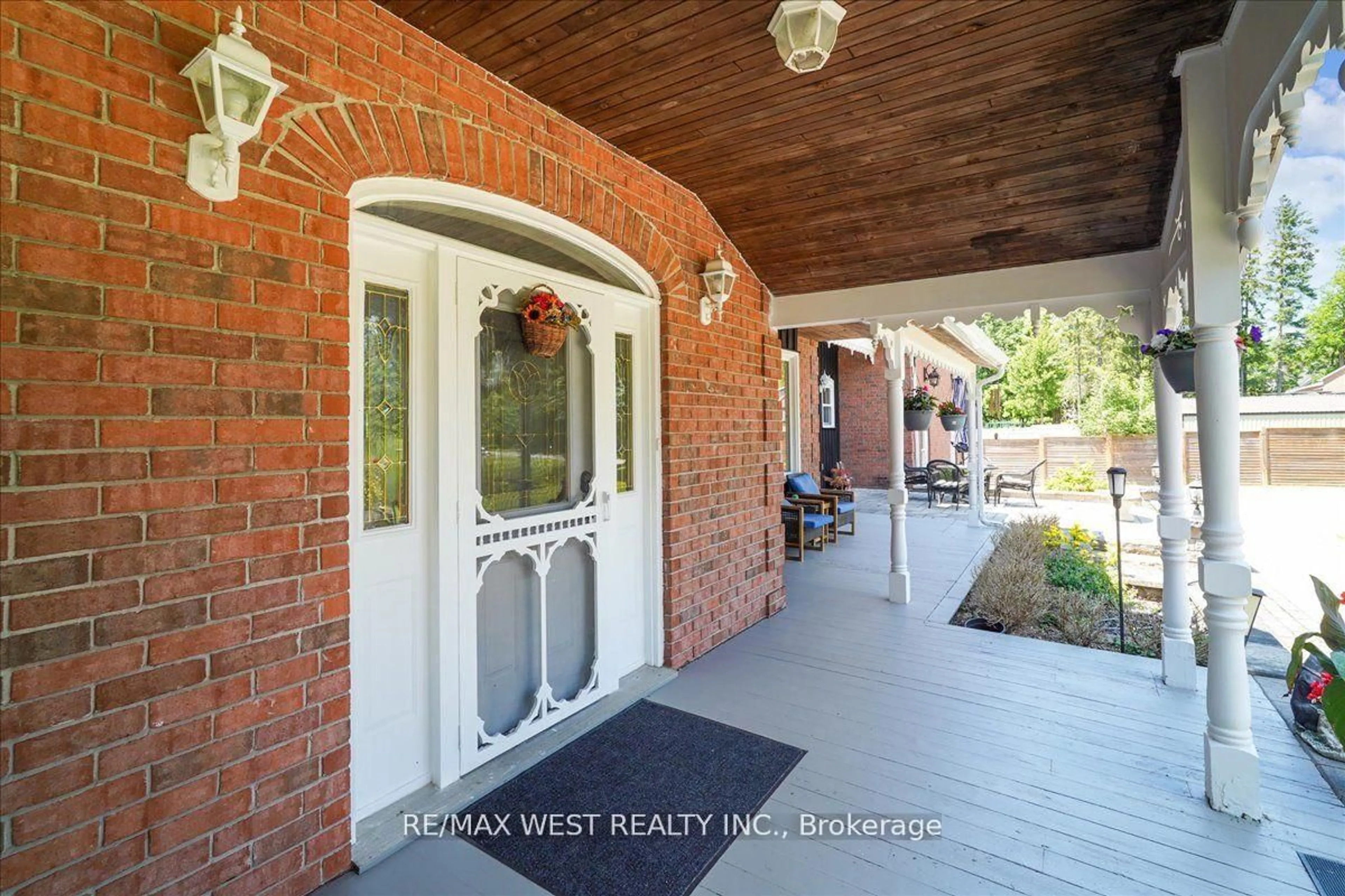 Indoor entryway for 13348 McCowan Rd, Whitchurch-Stouffville Ontario L4A 3Y4