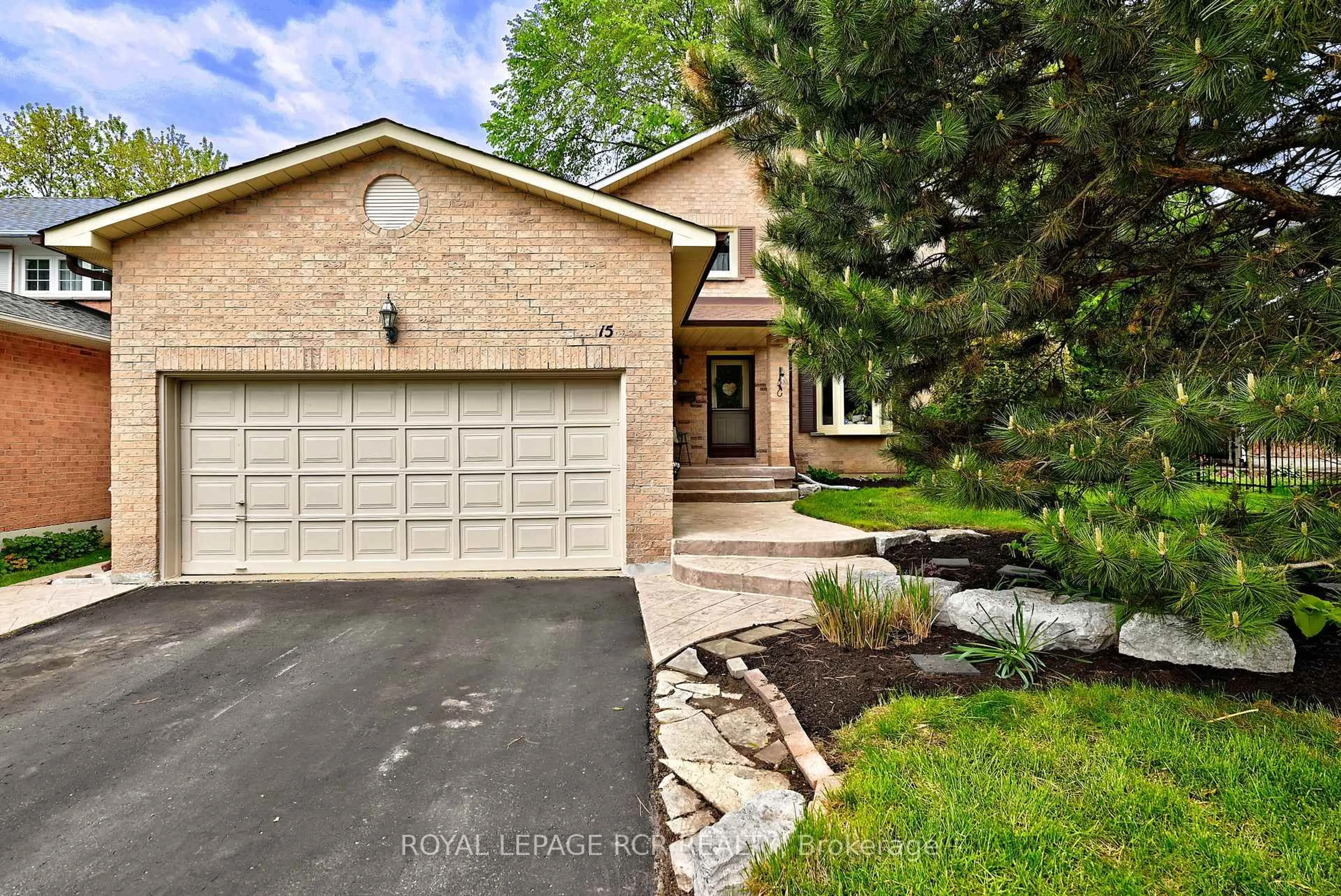 Home with brick exterior material, street for 15 Meadowood Dr, Aurora Ontario L4G 4T2