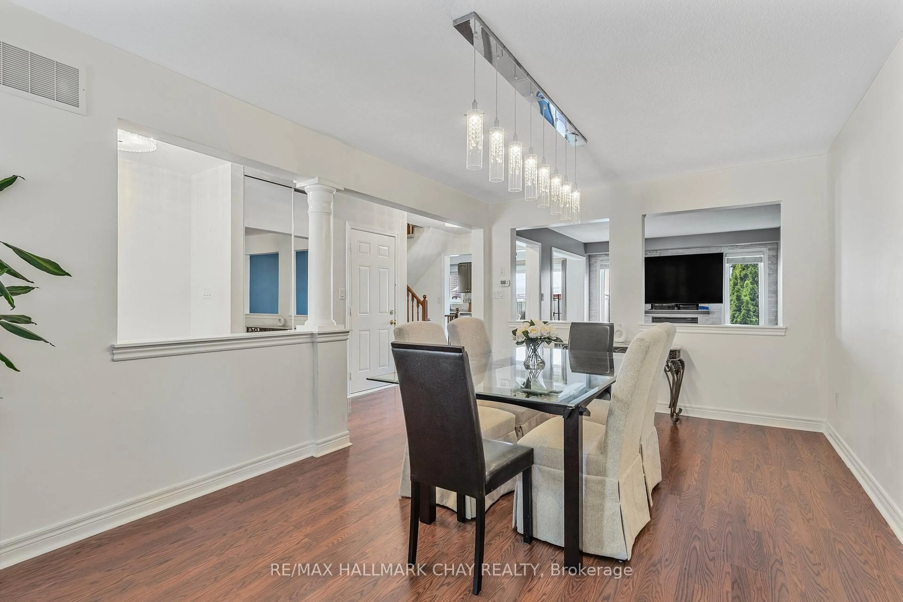 Dining room, unknown for 6 Booth St, Bradford West Gwillimbury Ontario L3Z 0A3
