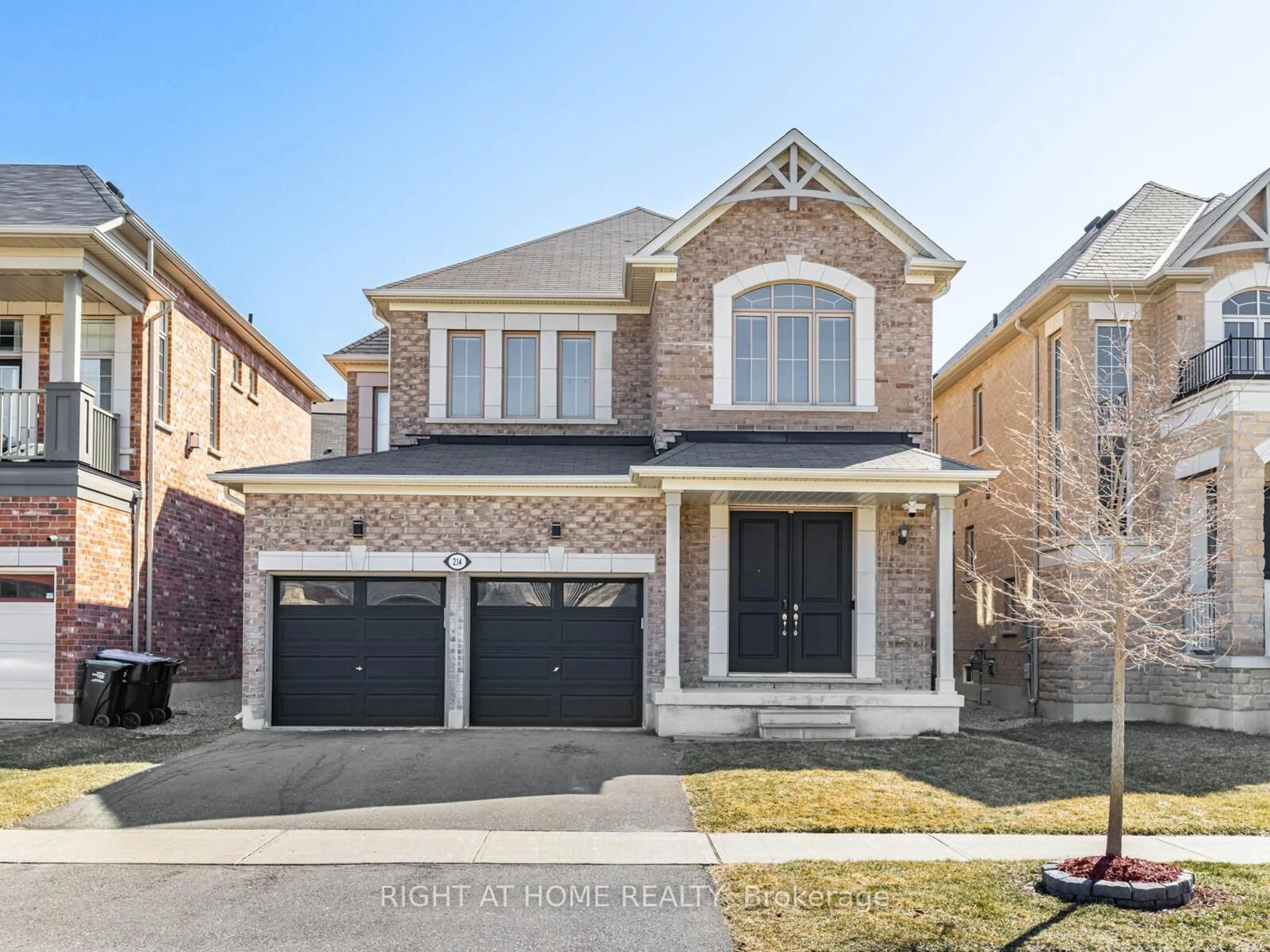 Home with brick exterior material, street for 214 Stevenson Cres, Bradford West Gwillimbury Ontario L3Z 0T1