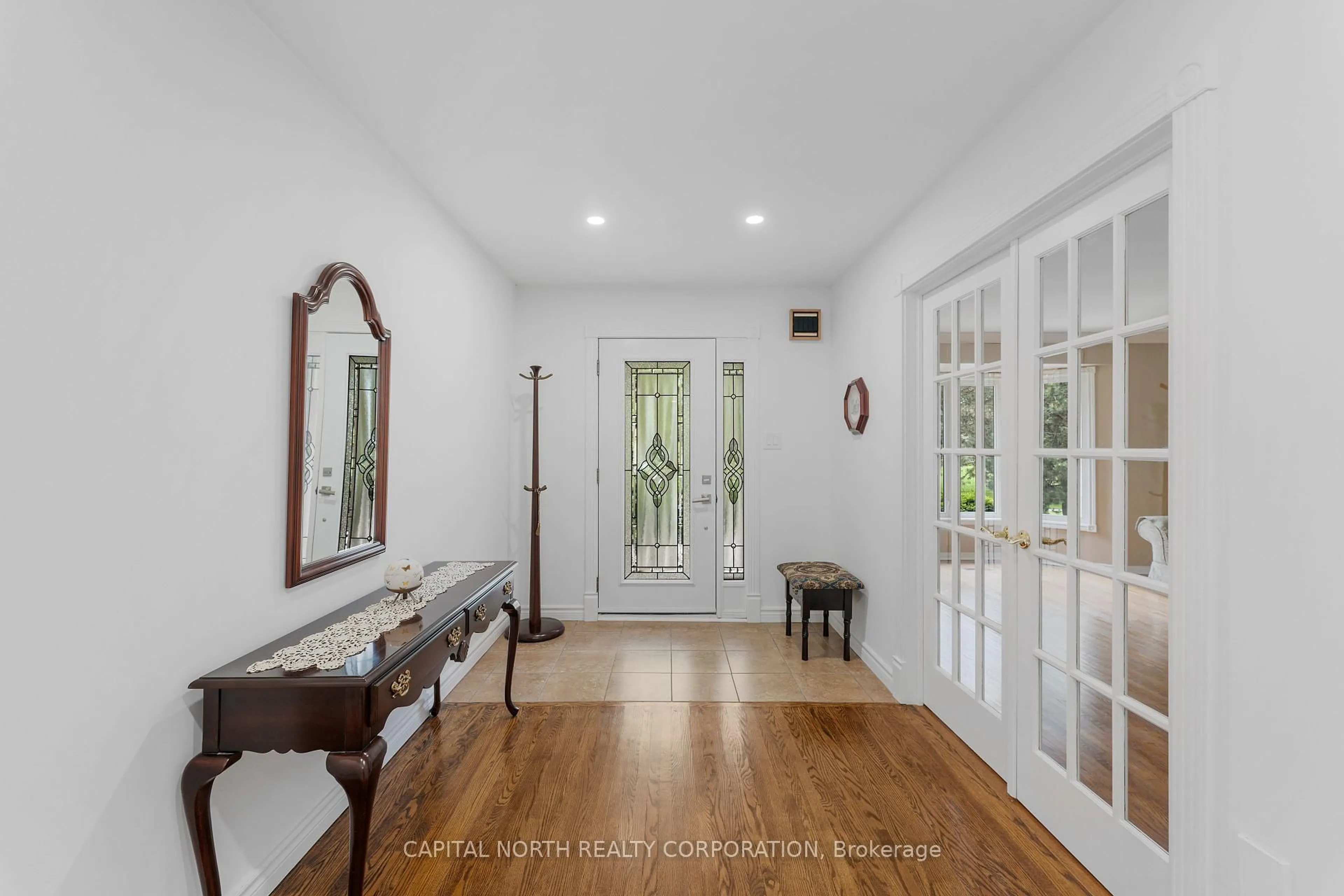 Indoor entryway for 47 Burton Grve, King Ontario L7B 1C6