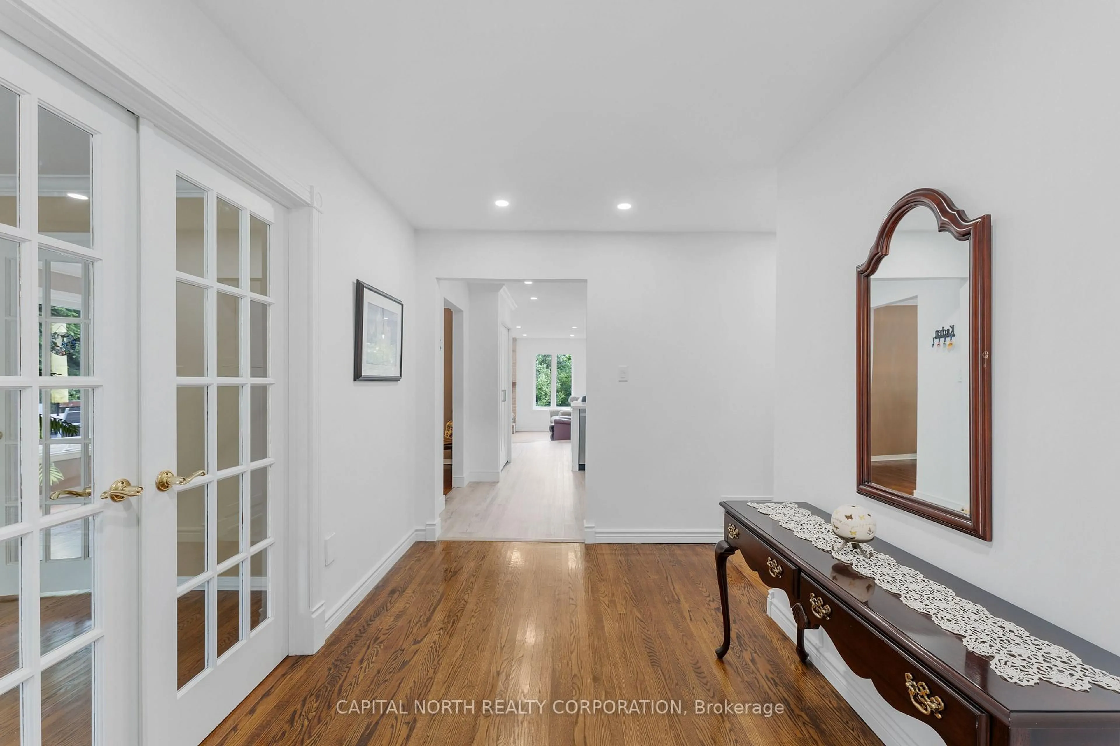 Indoor entryway for 47 Burton Grve, King Ontario L7B 1C6