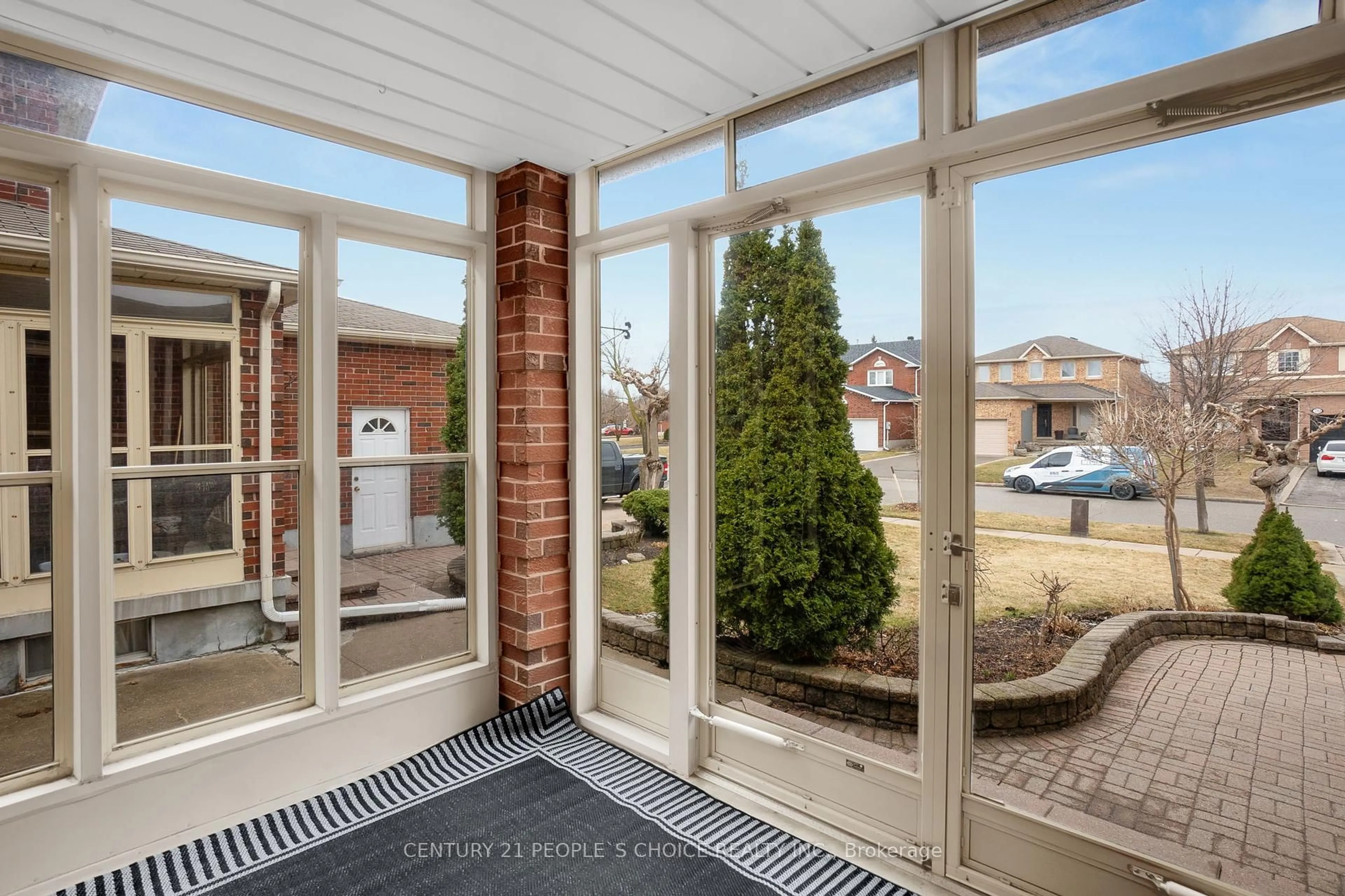 Unknown for 71 links Rd, Vaughan Ontario L6A 1L4