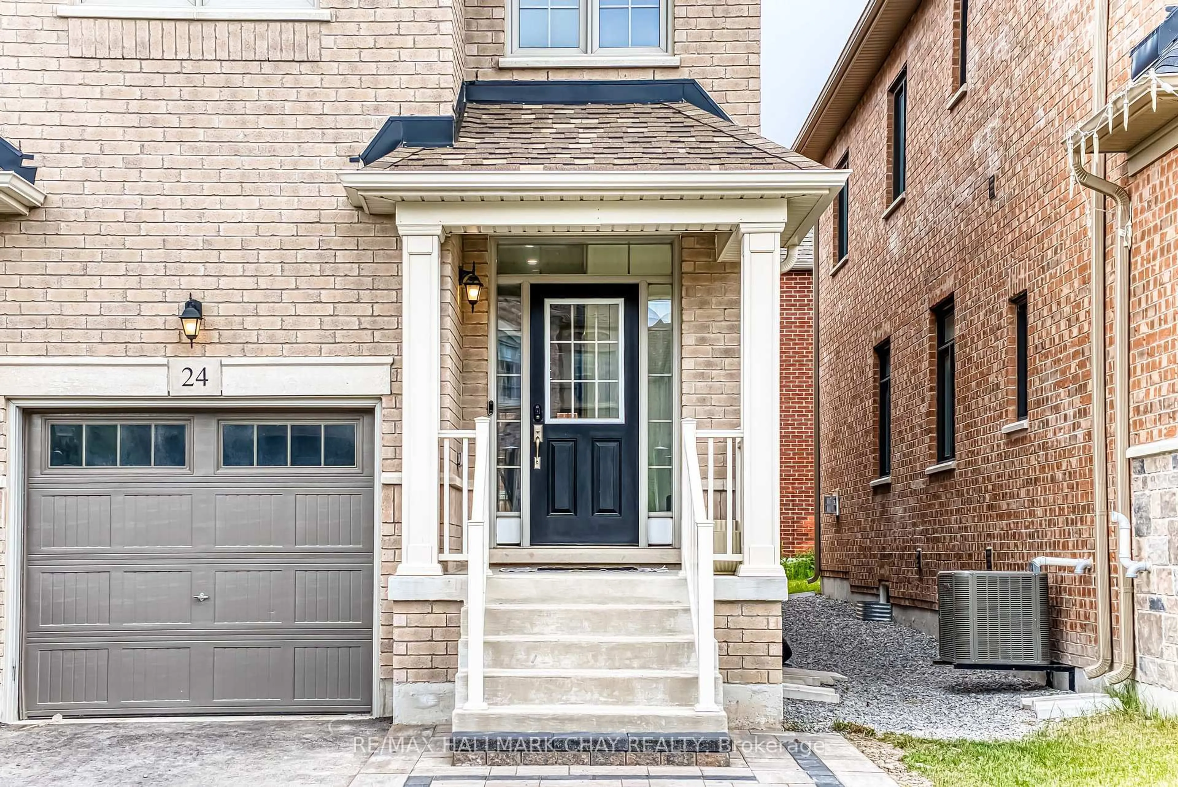 Home with brick exterior material, street for 24 Tremoy Rd, East Gwillimbury Ontario L9N 0T2