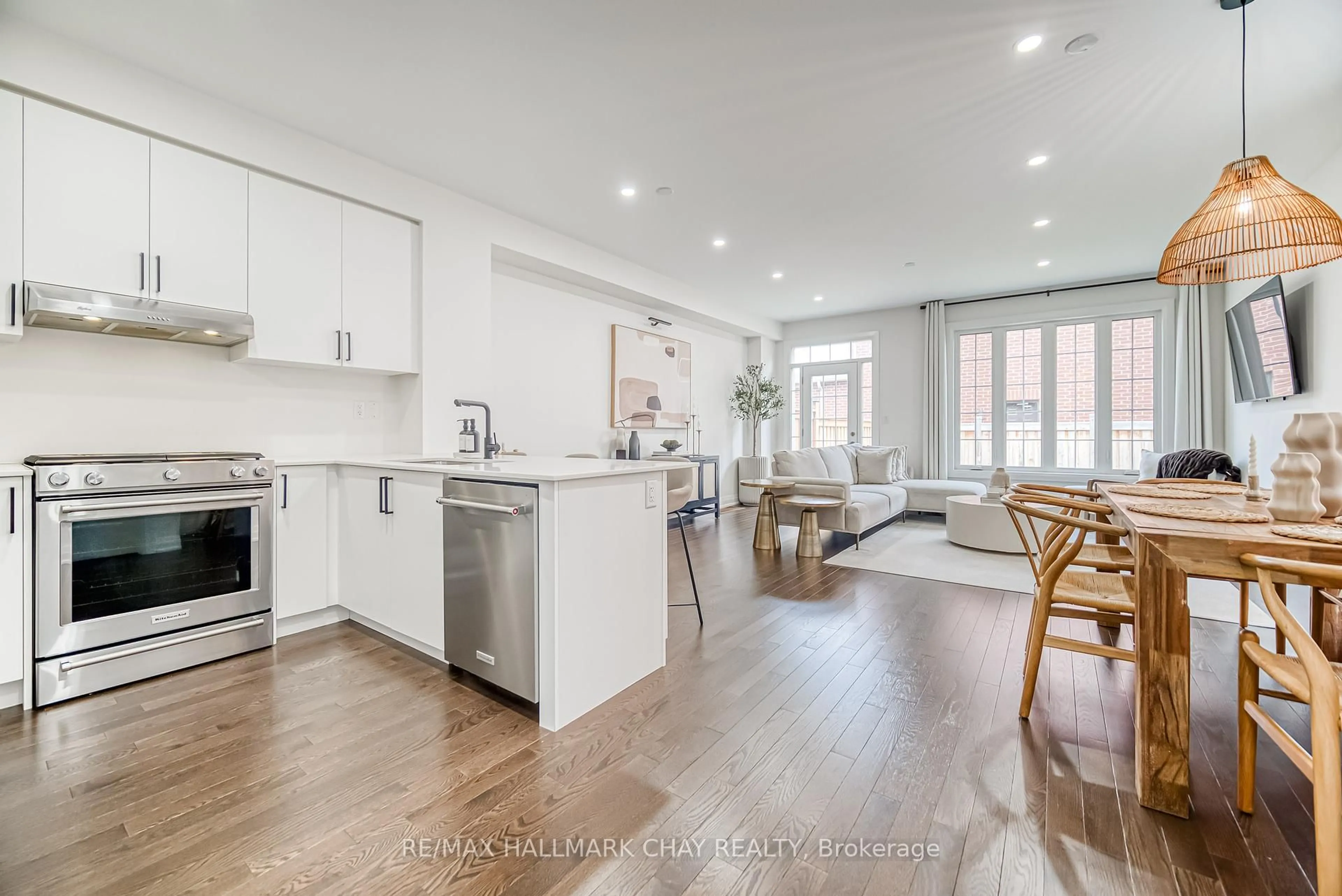 Open concept kitchen, unknown for 24 Tremoy Rd, East Gwillimbury Ontario L9N 0T2