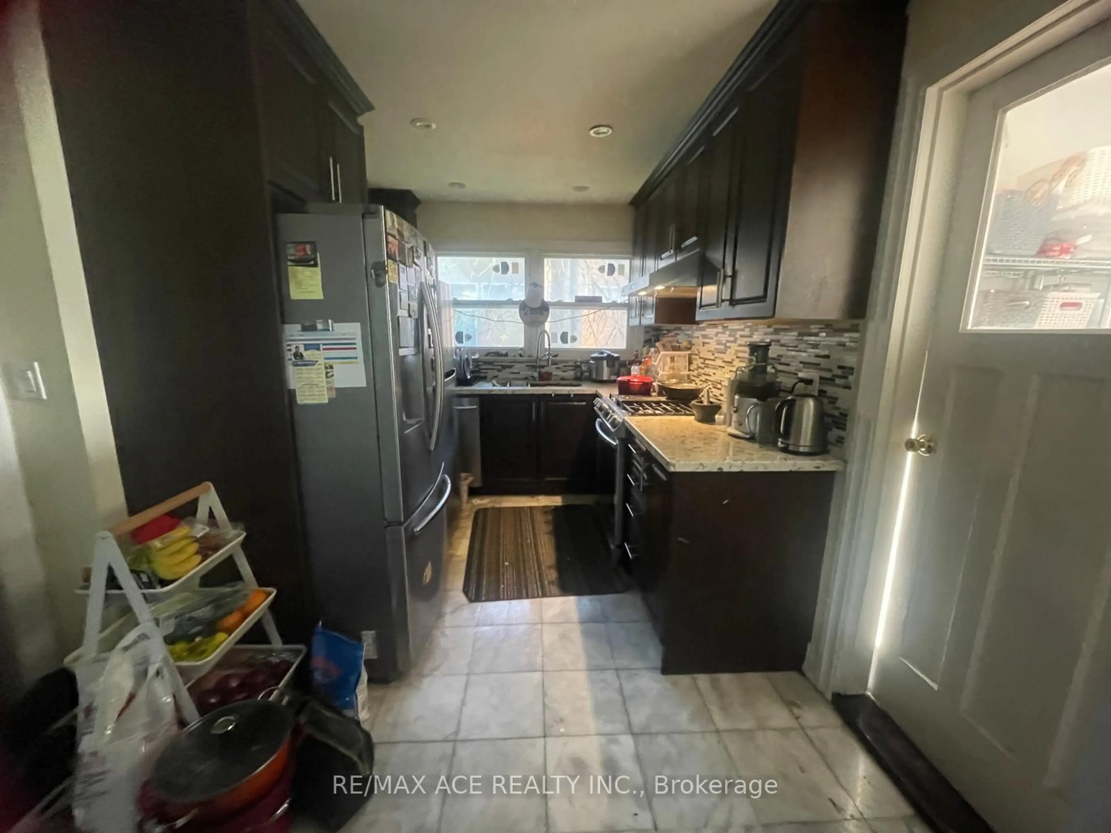 Standard kitchen, unknown for 150 Doncaster Ave, Markham Ontario L3T 1L3