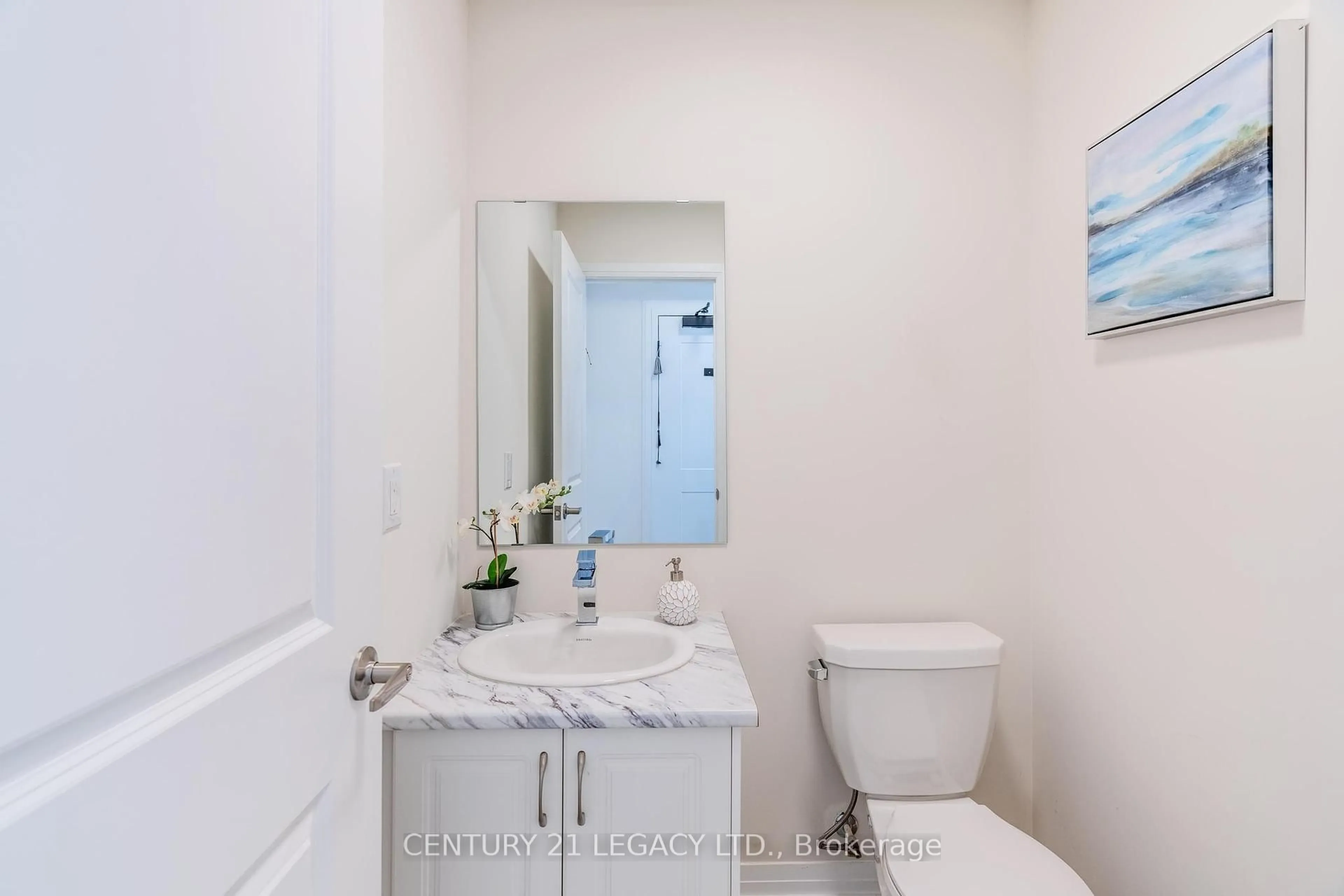 Standard bathroom, ceramic/tile floor for 31 Baynes Way #10, Bradford West Gwillimbury Ontario L3Z 4M5