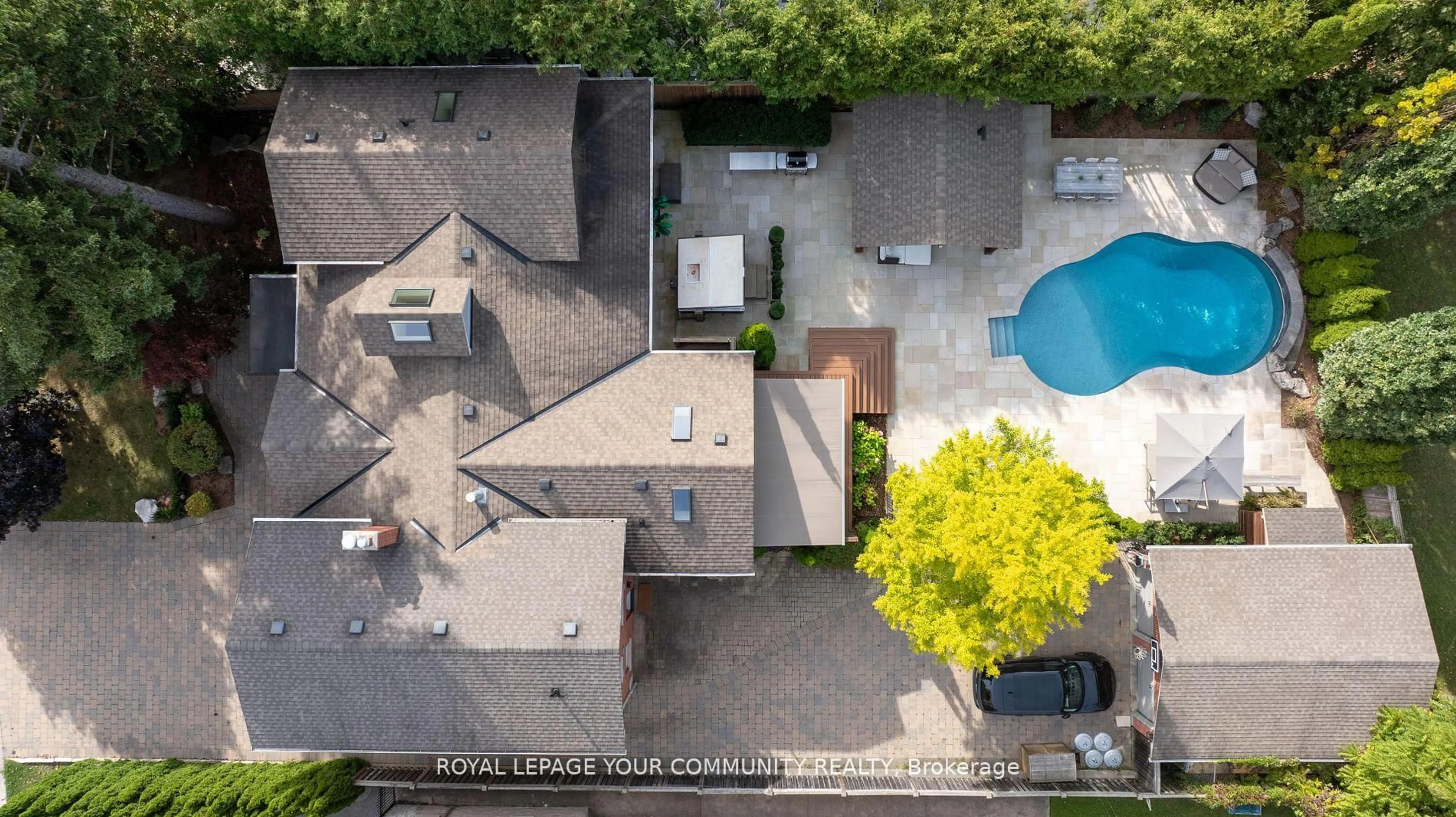 A pic from outside/outdoor area/front of a property/back of a property/a pic from drone, street for 48 May Ave, Richmond Hill Ontario L4C 3S6