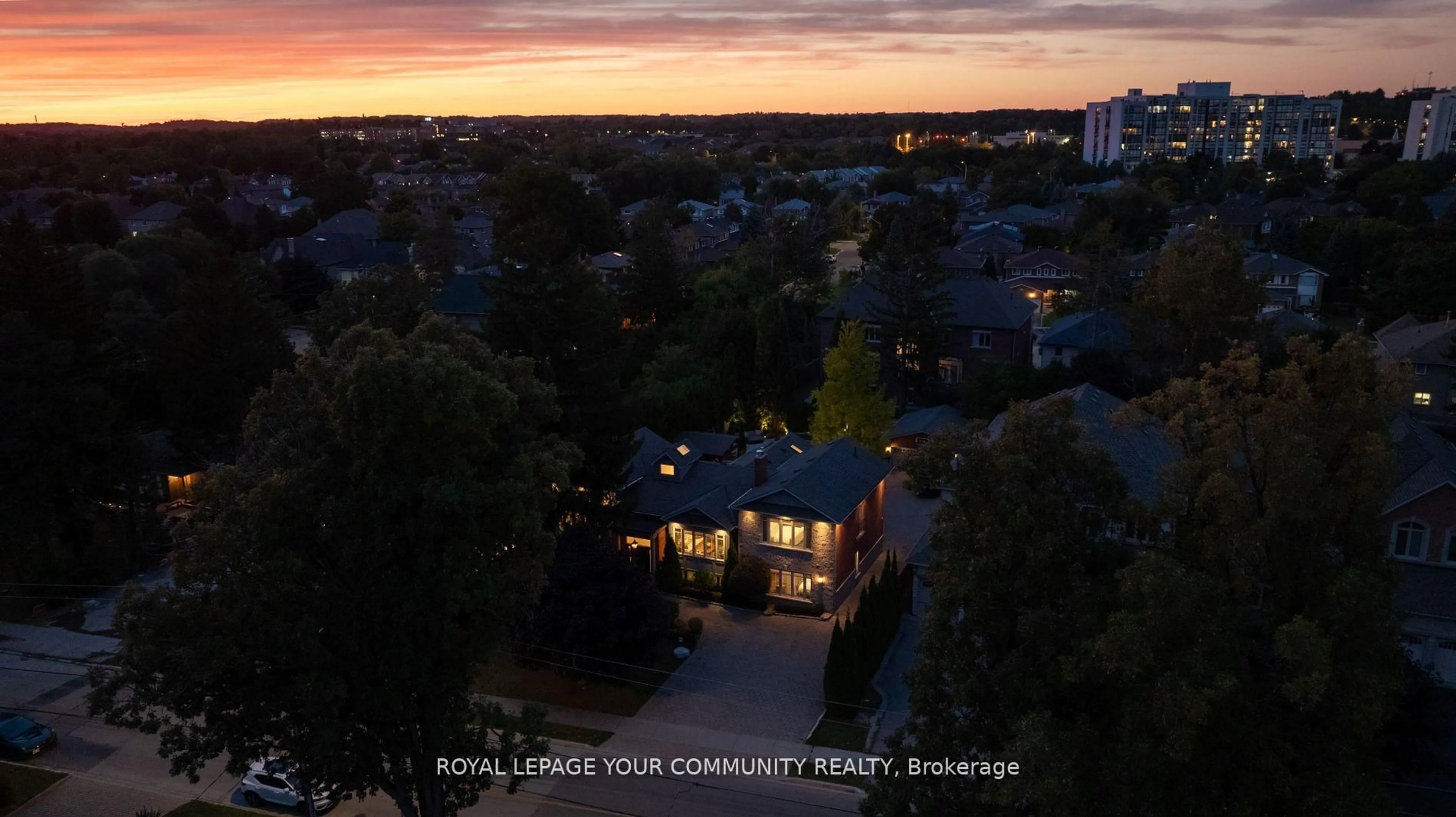 A pic from outside/outdoor area/front of a property/back of a property/a pic from drone, city buildings view from balcony for 48 May Ave, Richmond Hill Ontario L4C 3S6