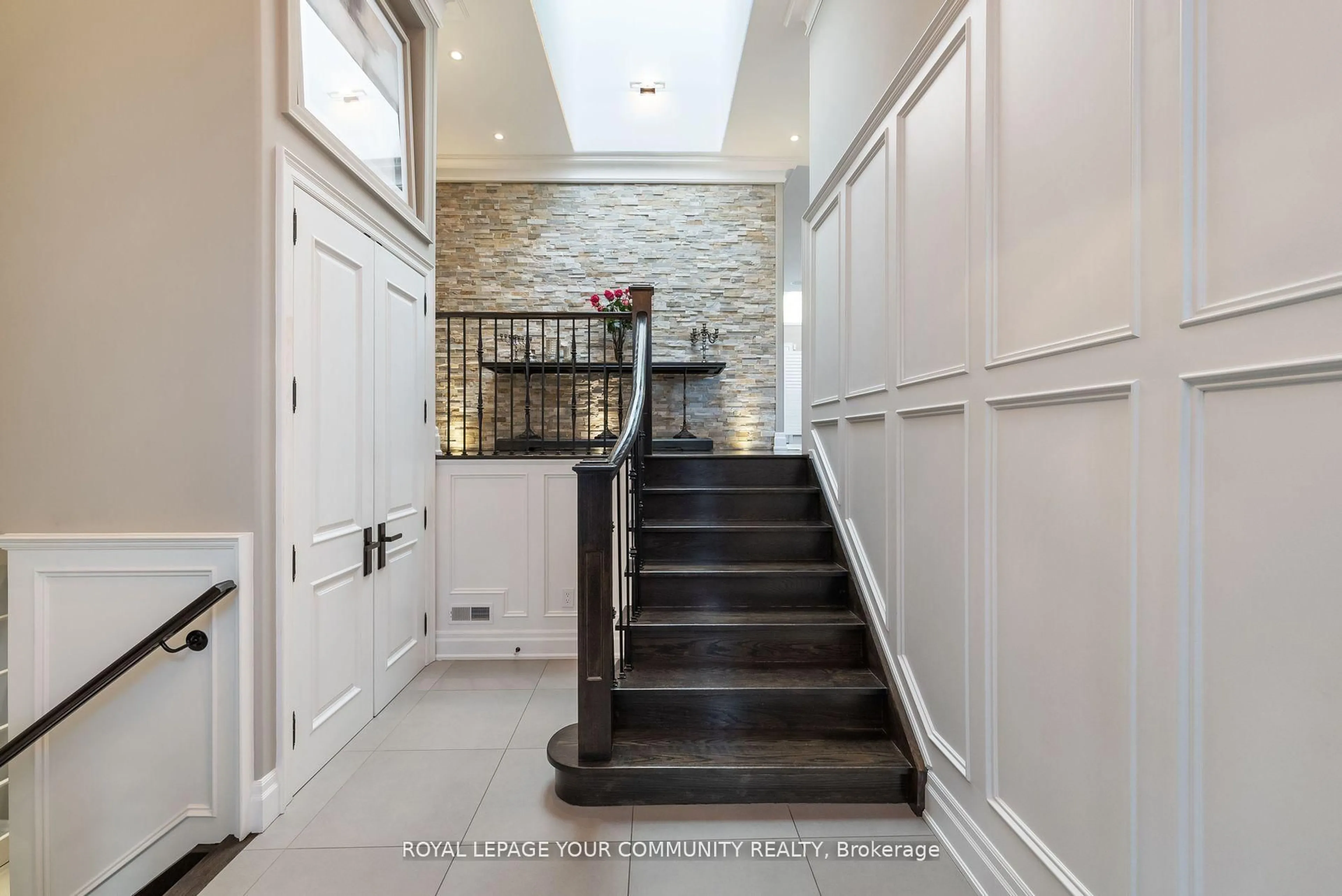 Indoor entryway for 48 May Ave, Richmond Hill Ontario L4C 3S6