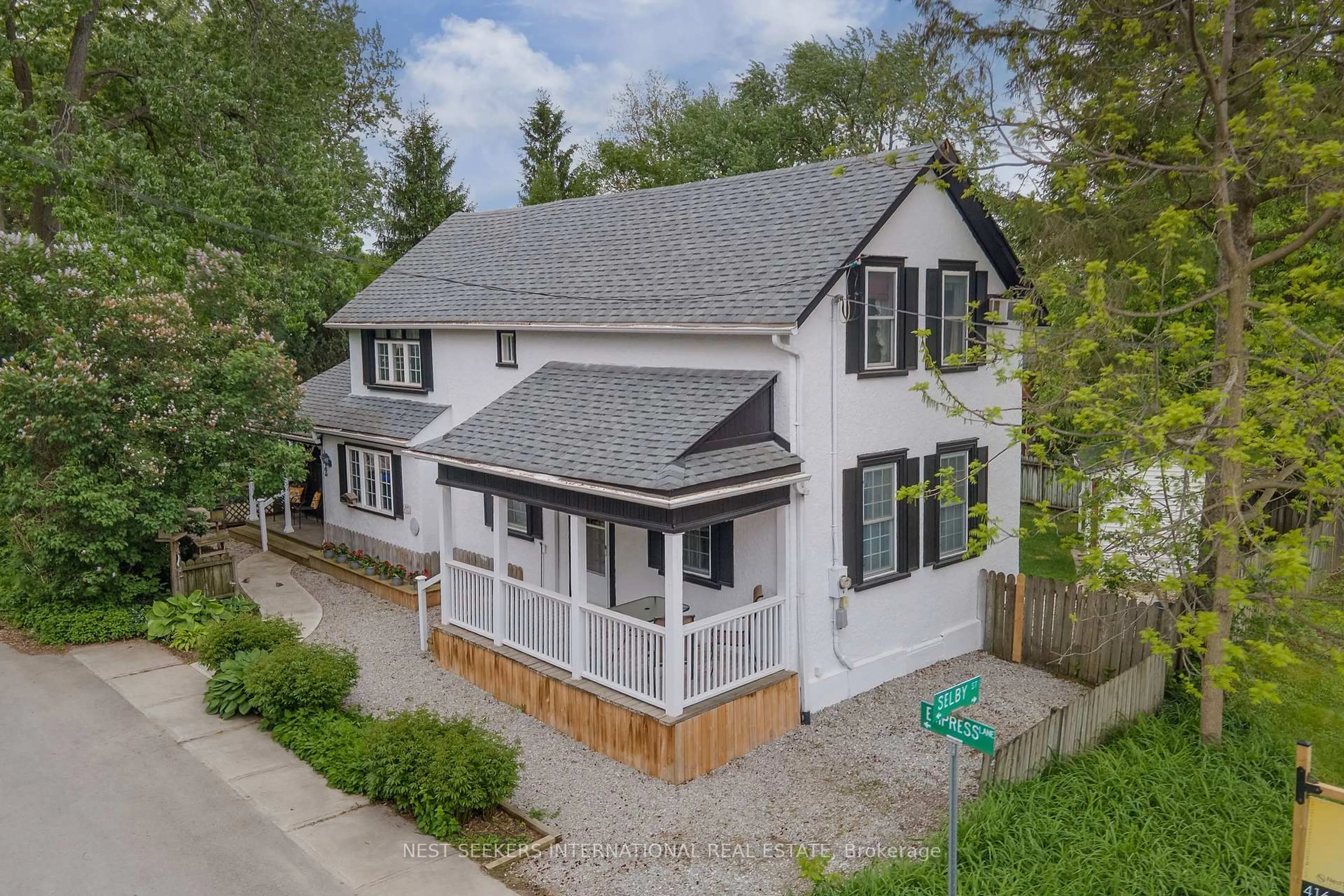 A pic from outside/outdoor area/front of a property/back of a property/a pic from drone, street for 2 Empress Lane, Innisfil Ontario L0L 1L0