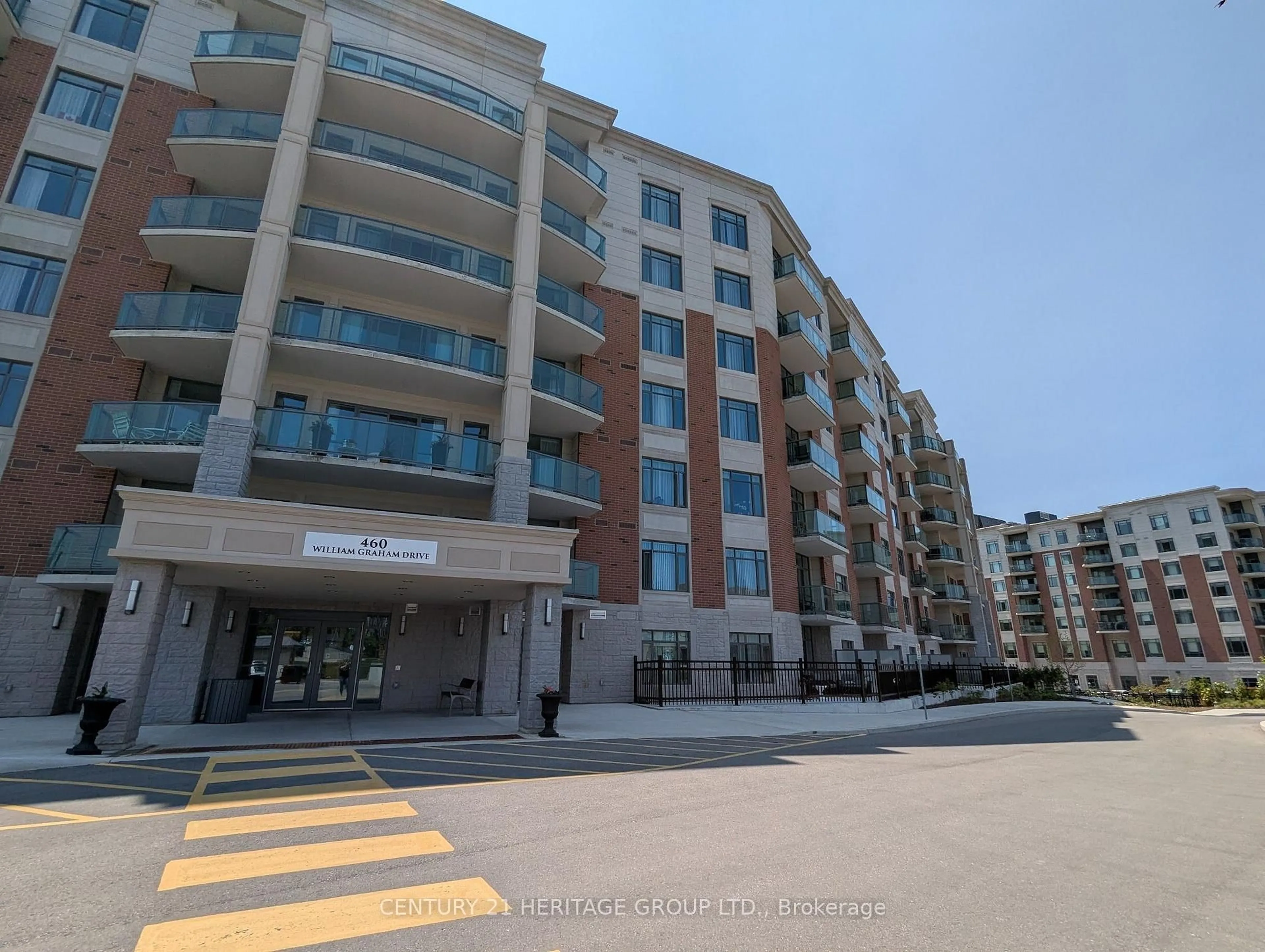 A pic from outside/outdoor area/front of a property/back of a property/a pic from drone, street for 460 William Graham Dr #115, Aurora Ontario L4G 1X9