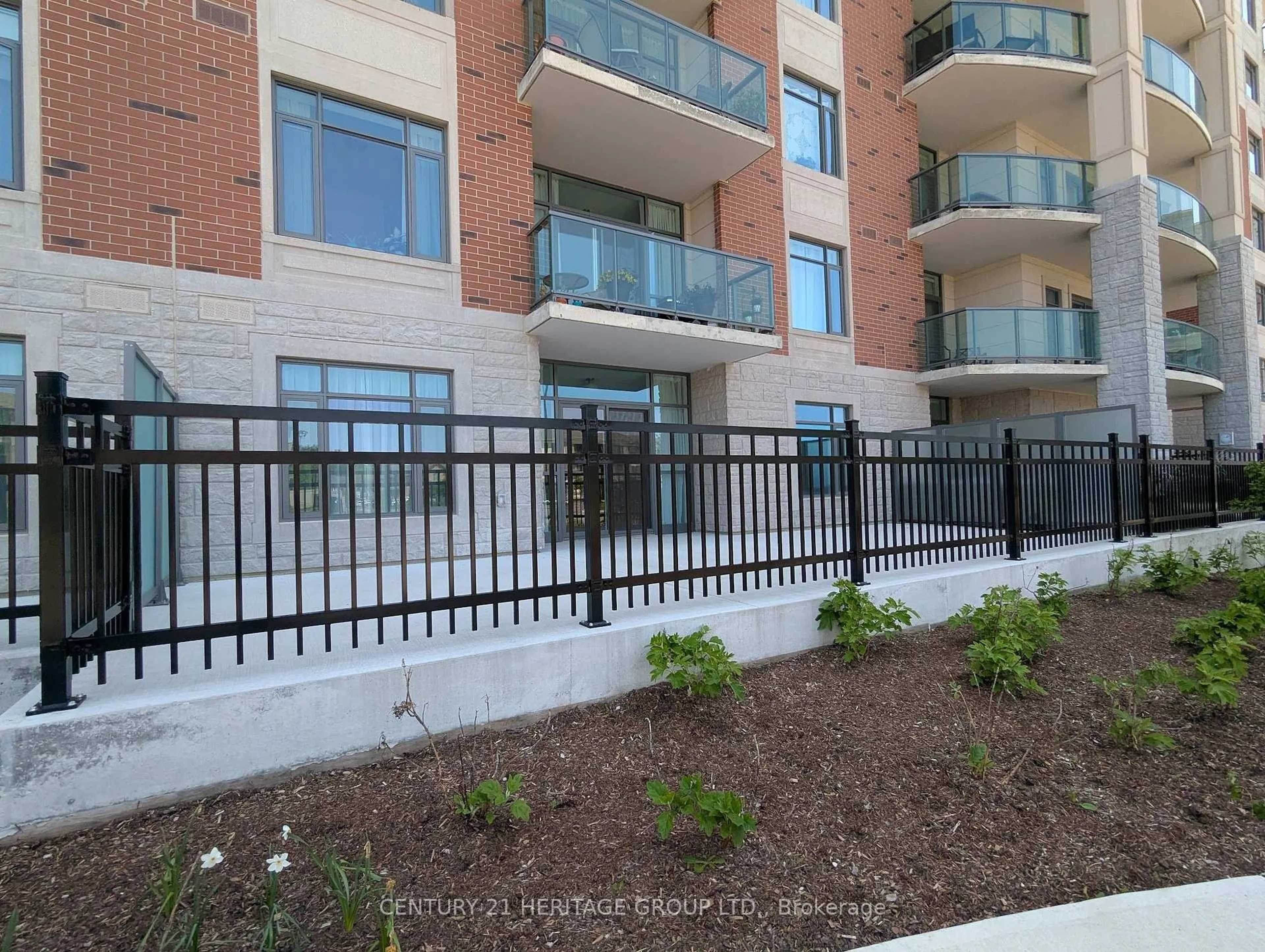 Patio, unknown for 460 William Graham Dr #115, Aurora Ontario L4G 1X9