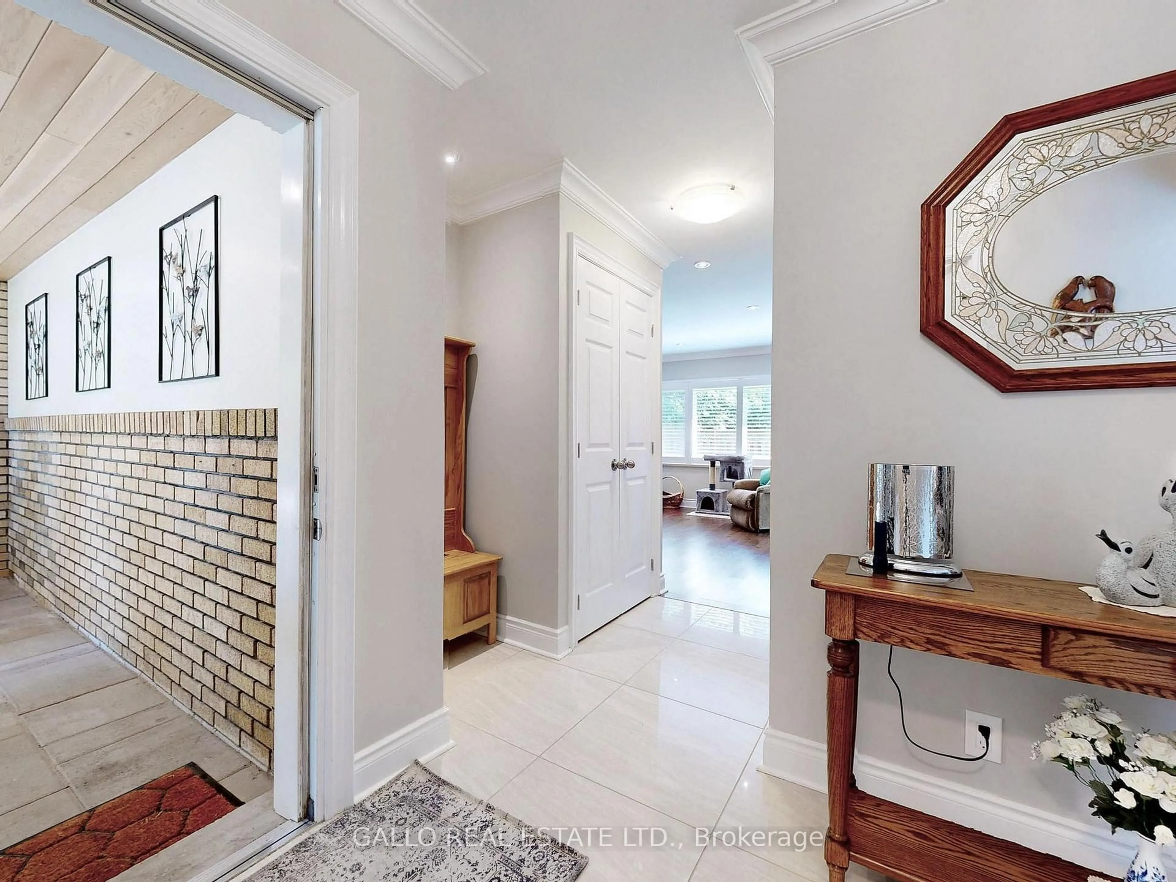 Indoor entryway for 193 Church St, Markham Ontario L3P 2M6