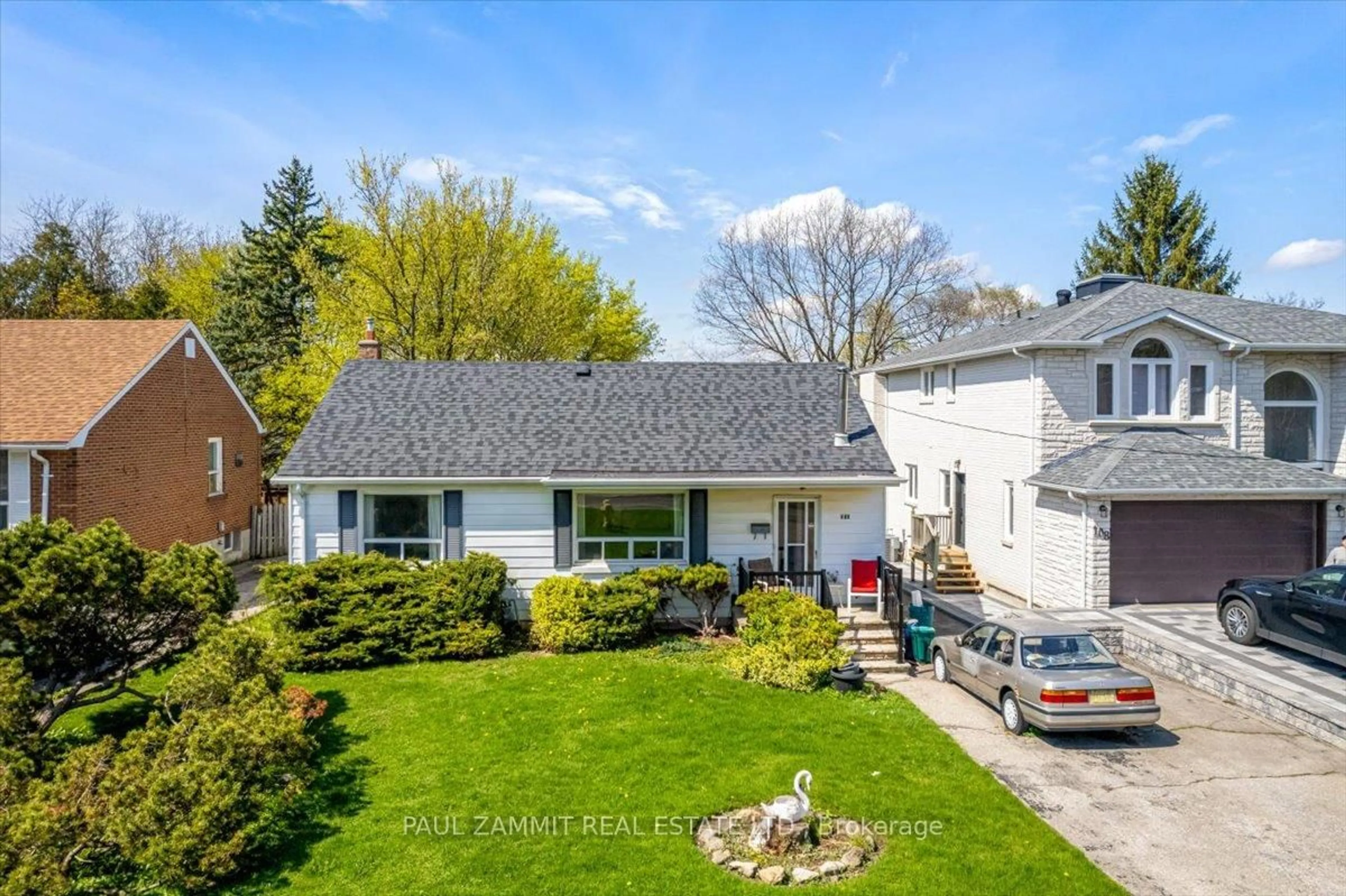 A pic from outside/outdoor area/front of a property/back of a property/a pic from drone, street for 106 Highland Park Blvd, Markham Ontario L3T 1B7