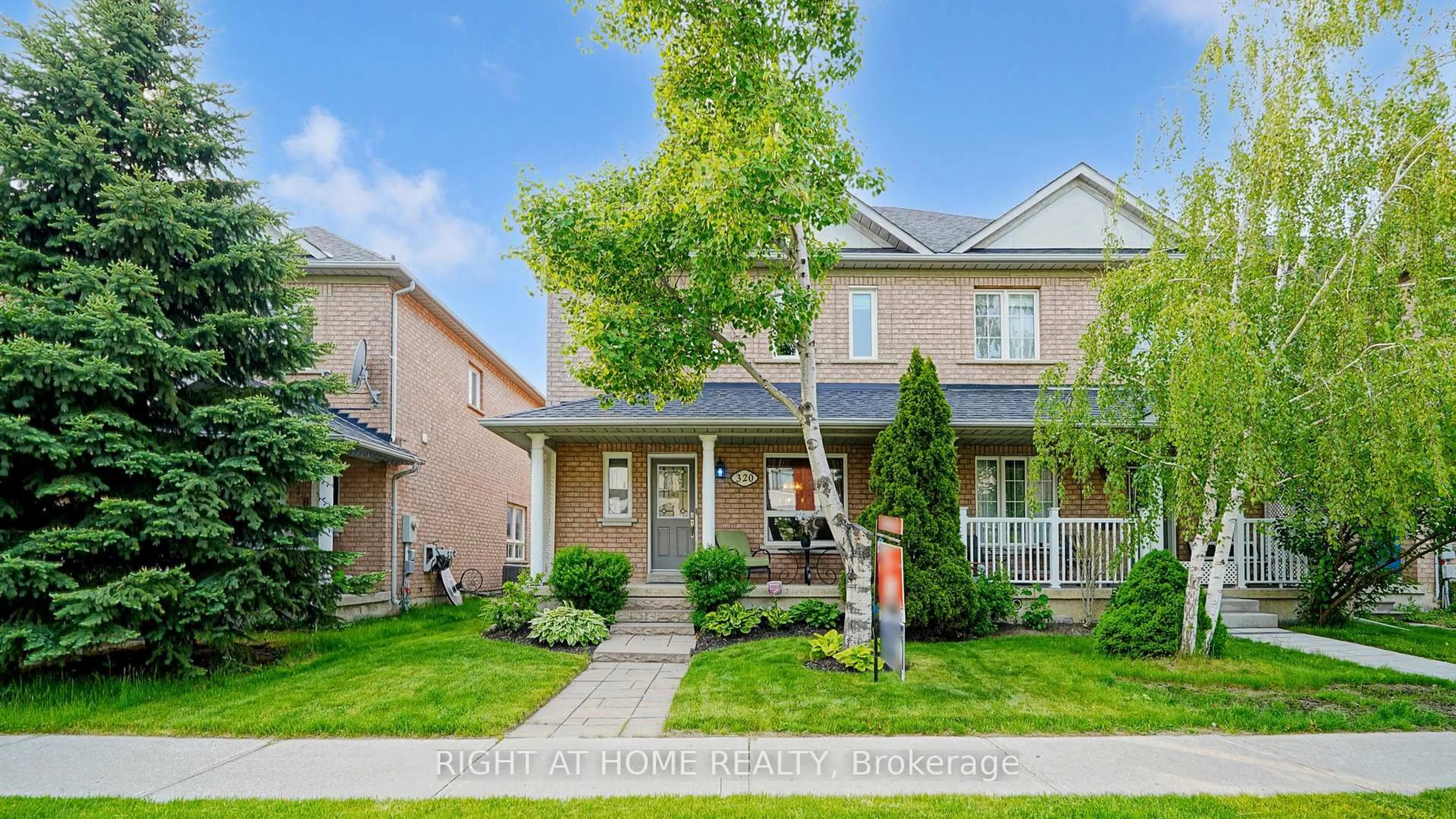 Home with brick exterior material, street for 320 Canyon Hill Ave, Richmond Hill Ontario L4C 0R1