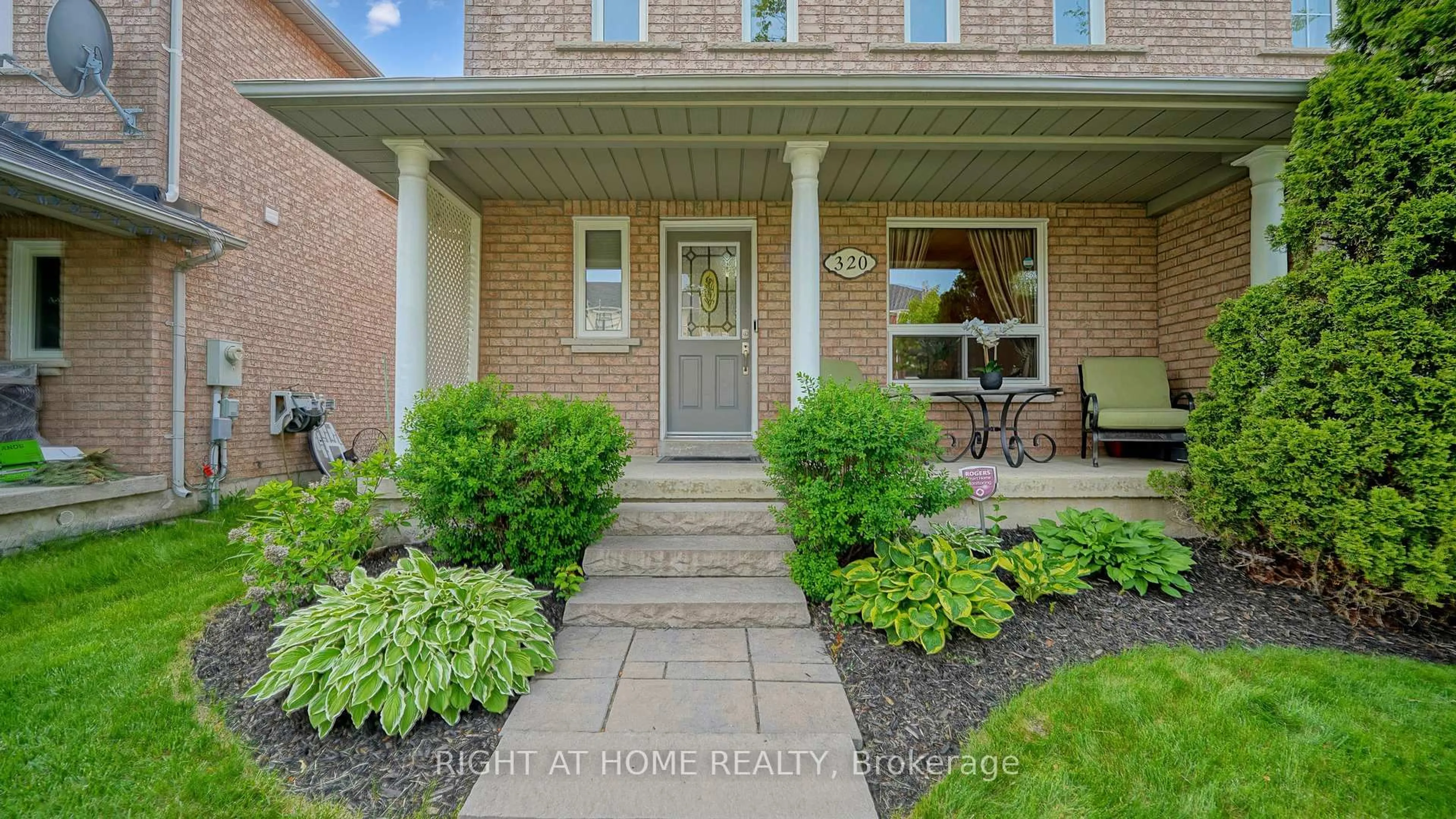 Home with brick exterior material, street for 320 Canyon Hill Ave, Richmond Hill Ontario L4C 0R1