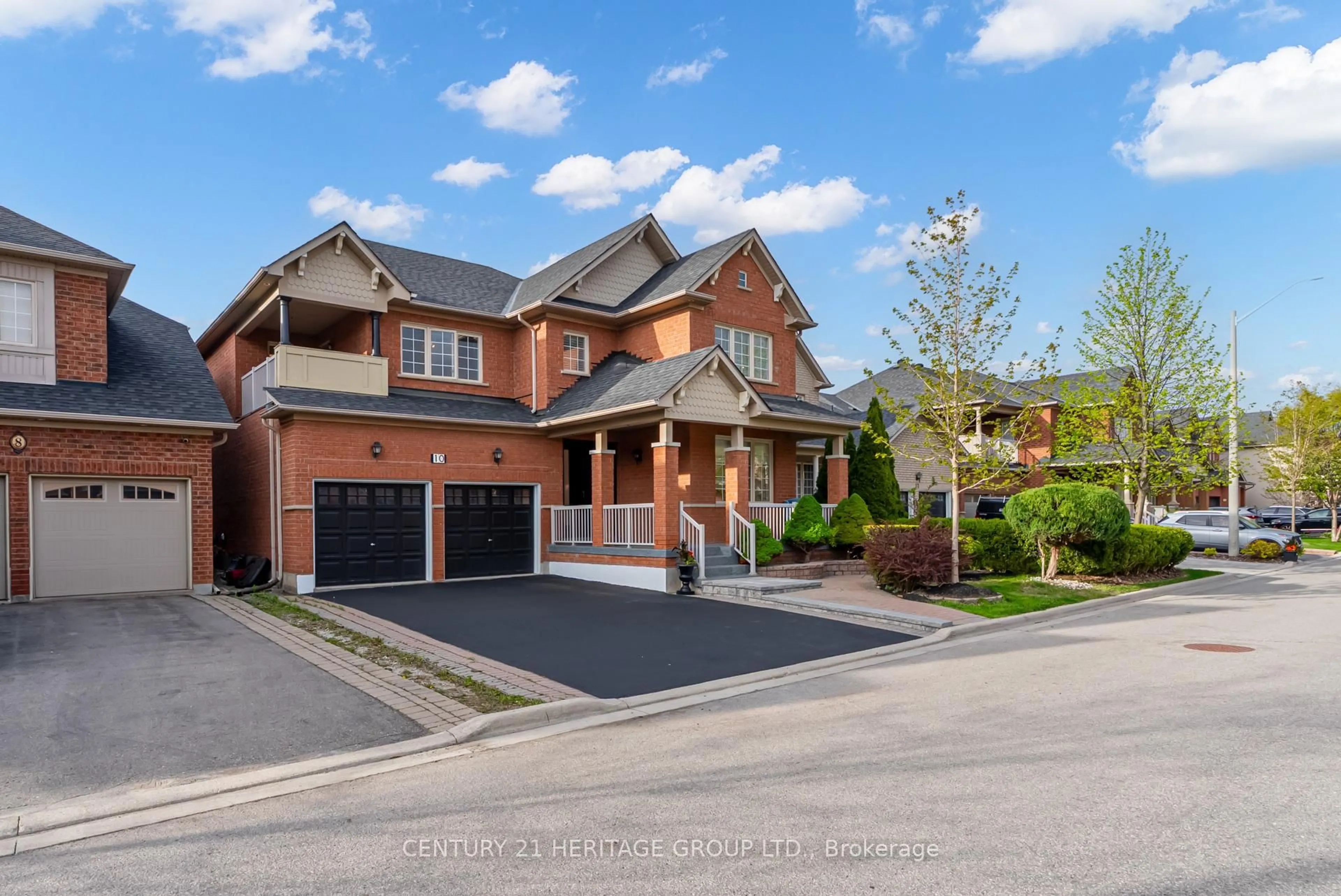 Home with brick exterior material, street for 10 Grand Oak Dr, Richmond Hill Ontario L4E 4E8