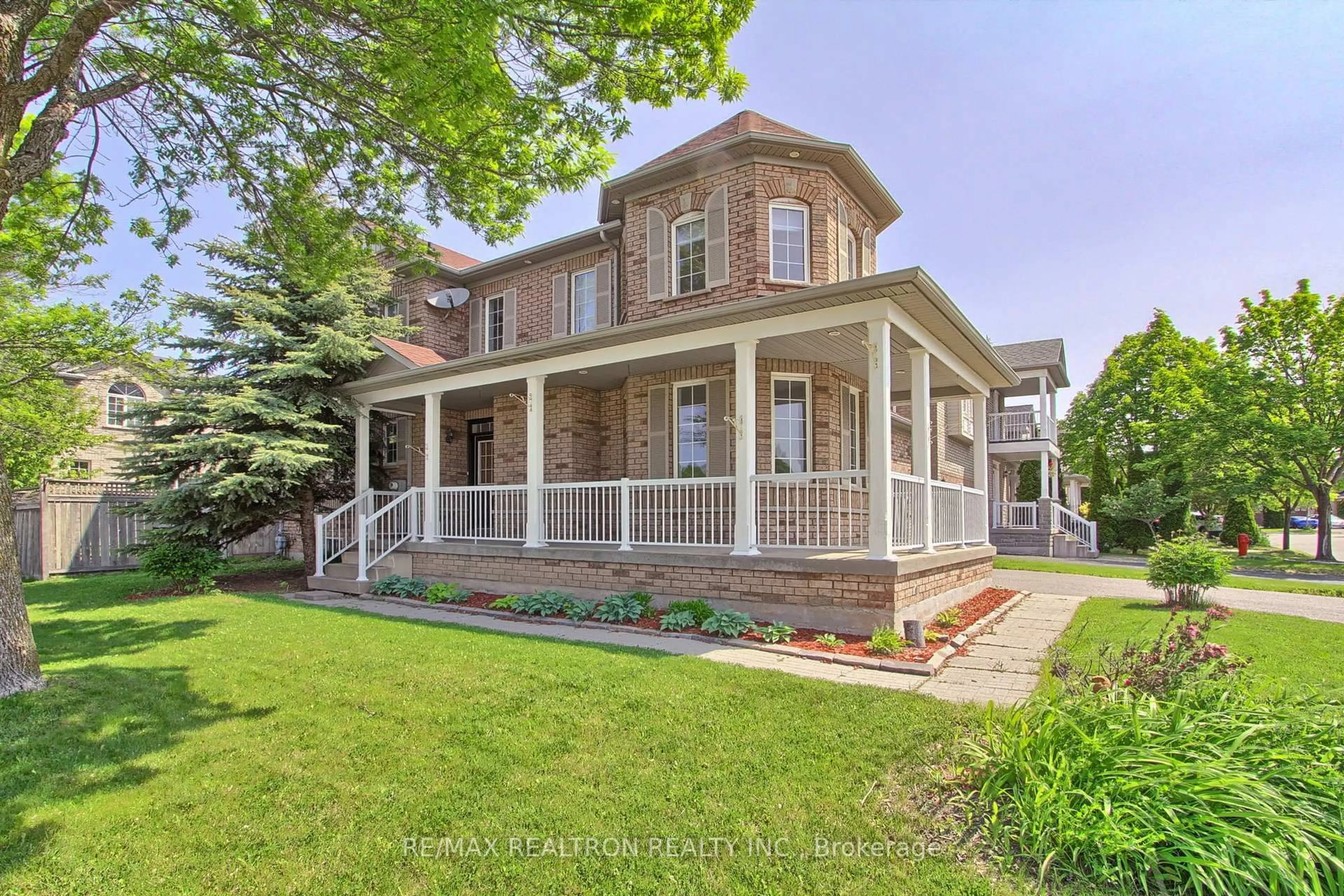 Home with brick exterior material, street for 119 Watkins Glen Cres, Aurora Ontario L4G 7P4