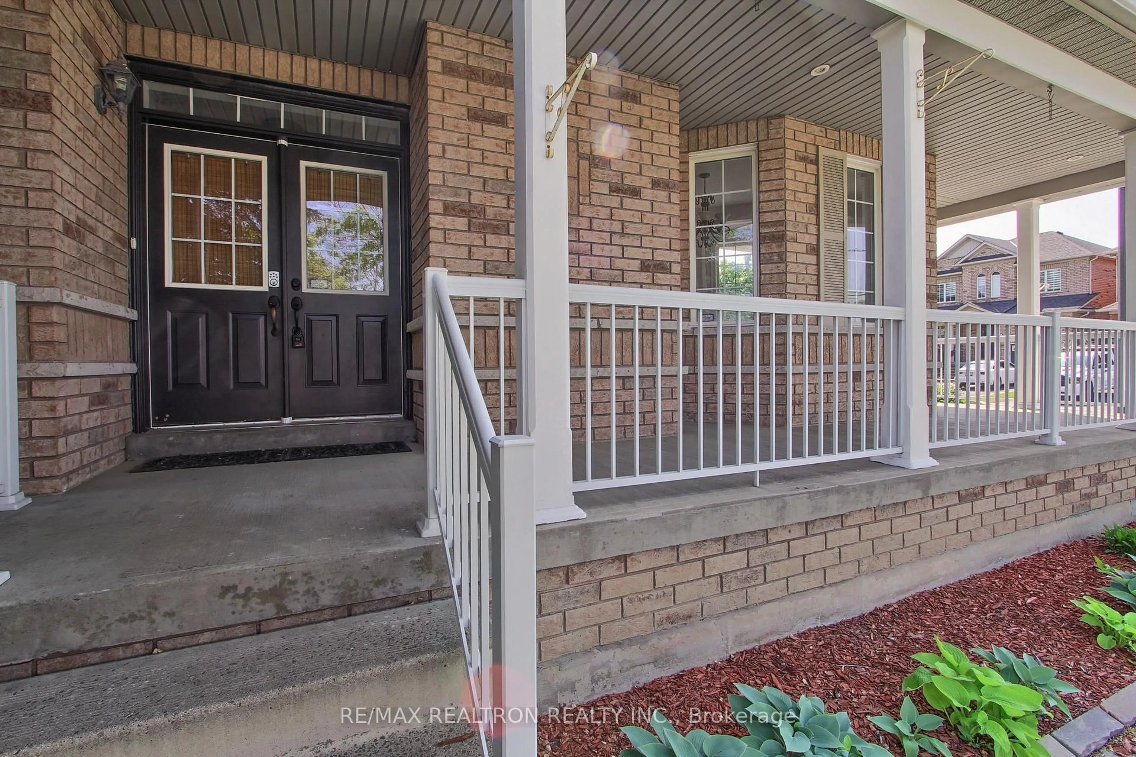 Unknown for 119 Watkins Glen Cres, Aurora Ontario L4G 7P4
