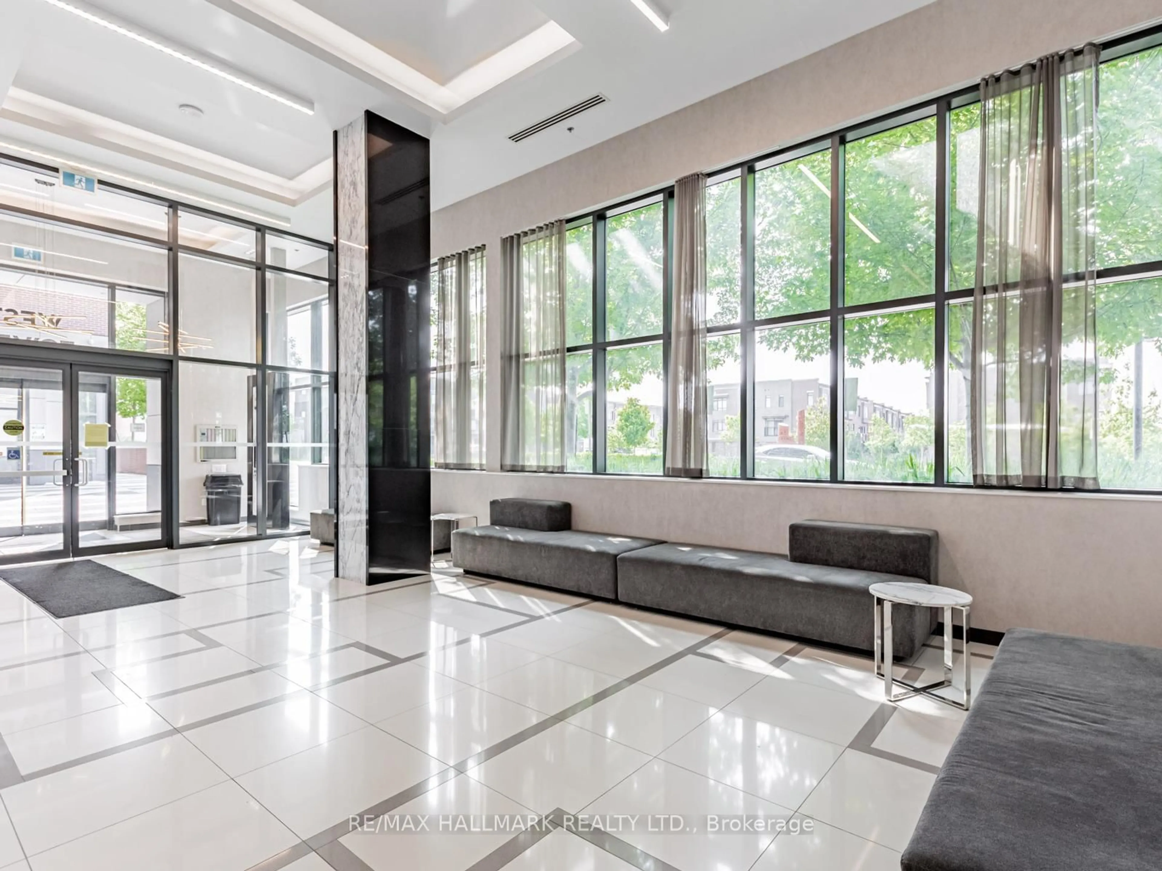 Indoor foyer for 99 Eagle Rock Way #322, Vaughan Ontario L6A 5A7