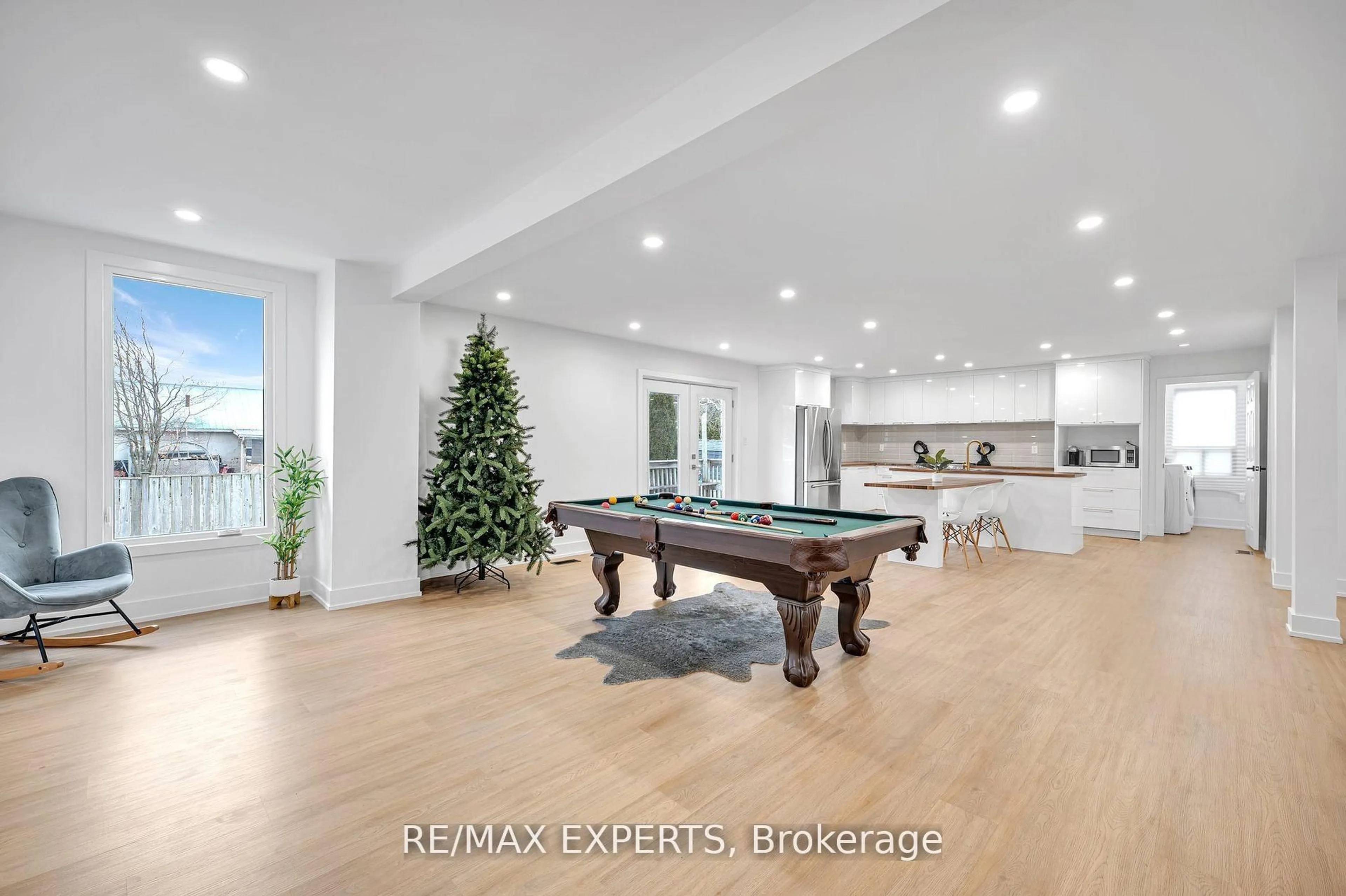 Unknown for 1004 Robinson St, Innisfil Ontario L0L 1C0
