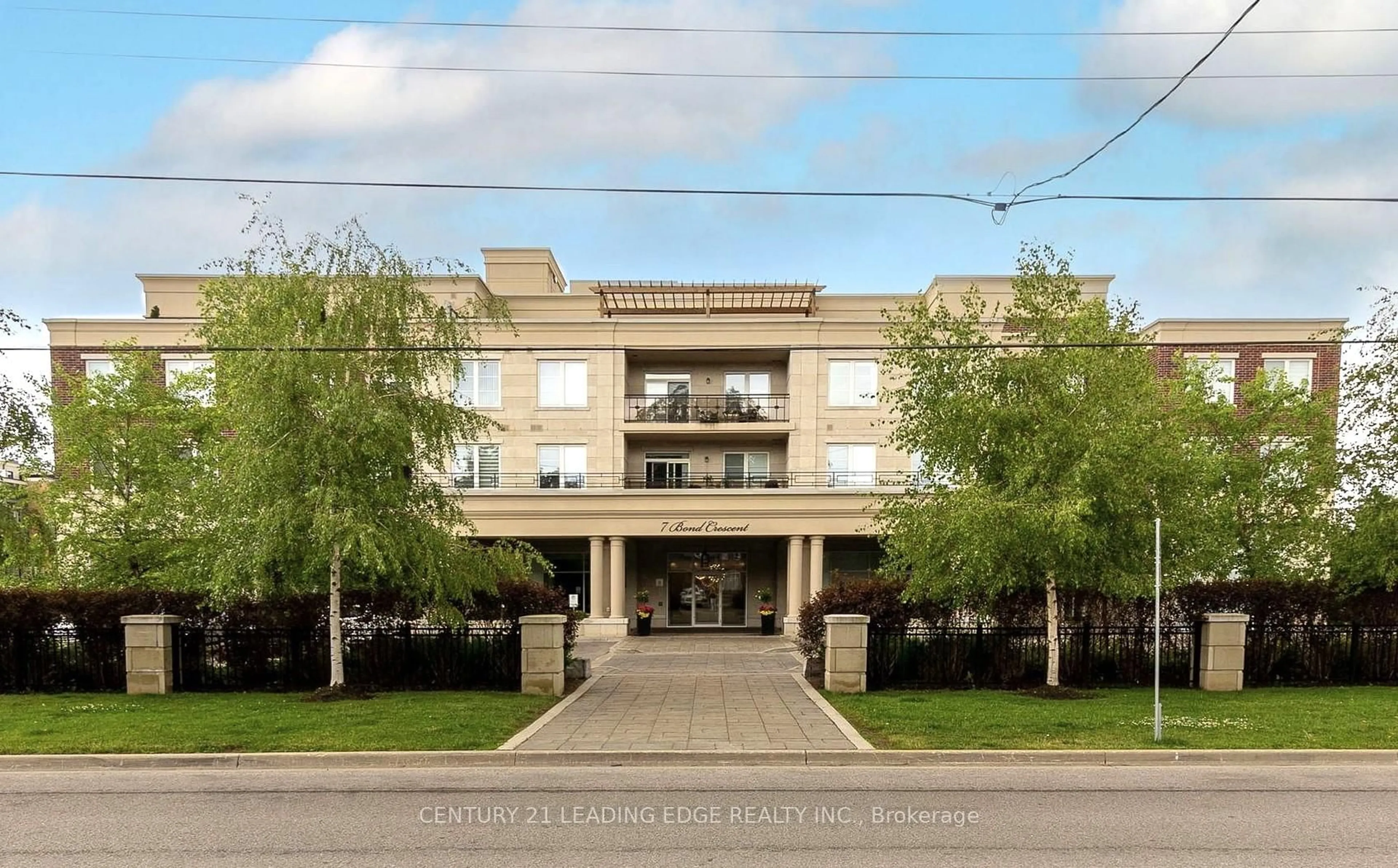 Unknown for 7 BOND Cres #325, Richmond Hill Ontario L4E 1E6