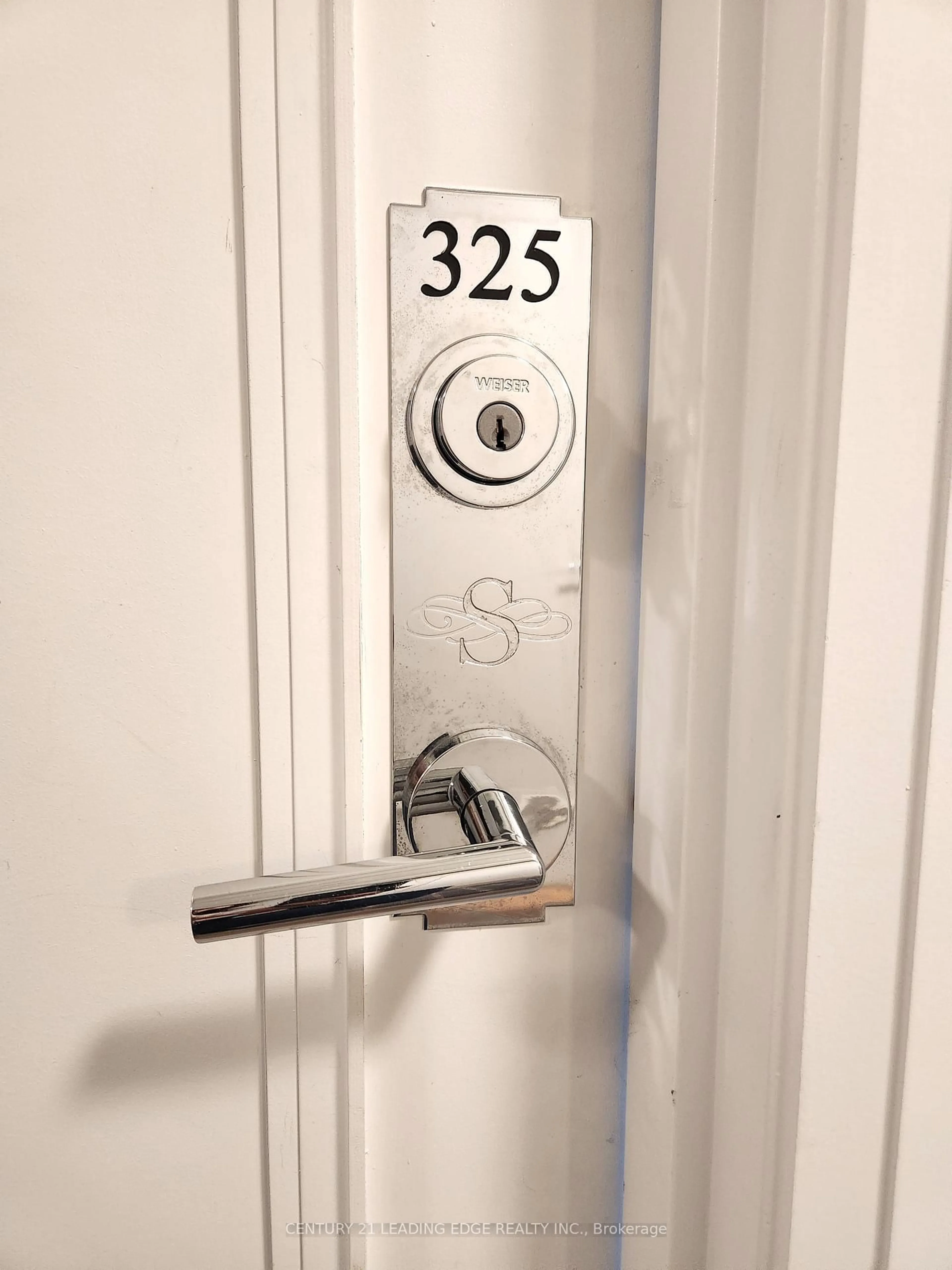 A pic of a room for 7 BOND Cres #325, Richmond Hill Ontario L4E 1E6