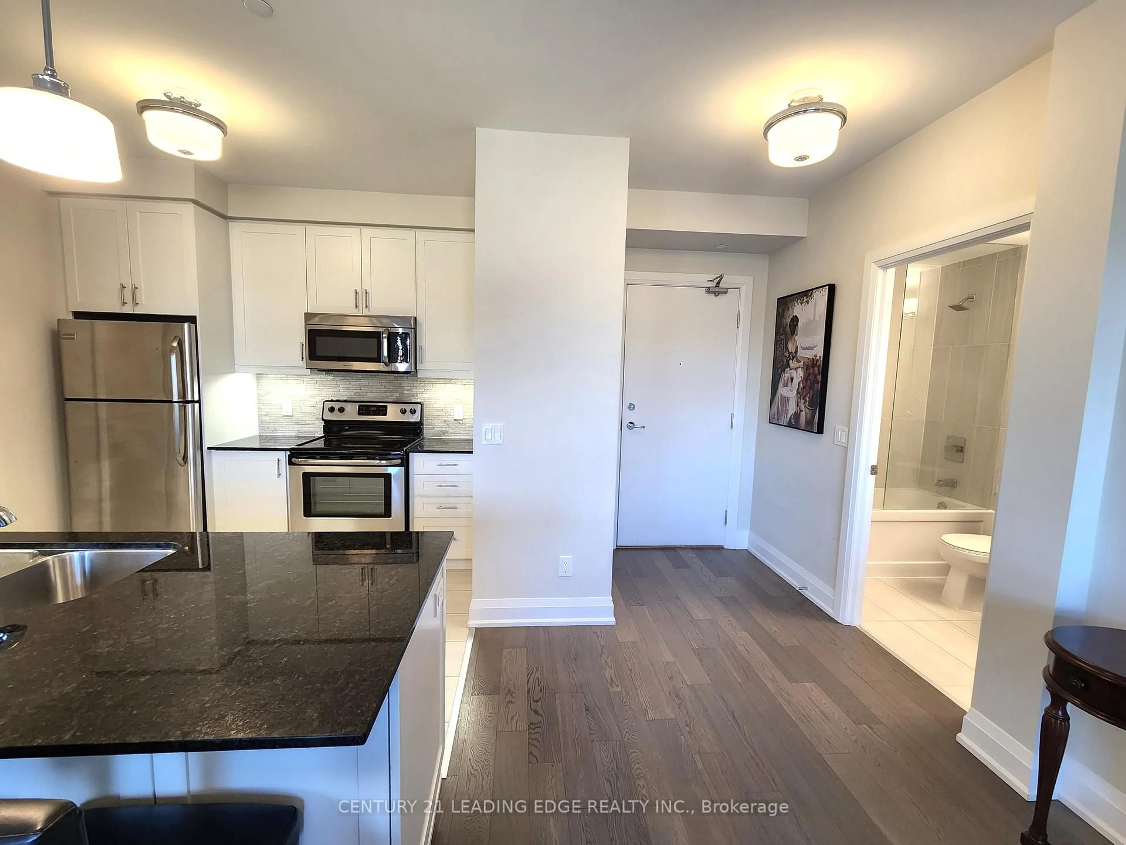 Open concept kitchen, unknown for 7 BOND Cres #325, Richmond Hill Ontario L4E 1E6