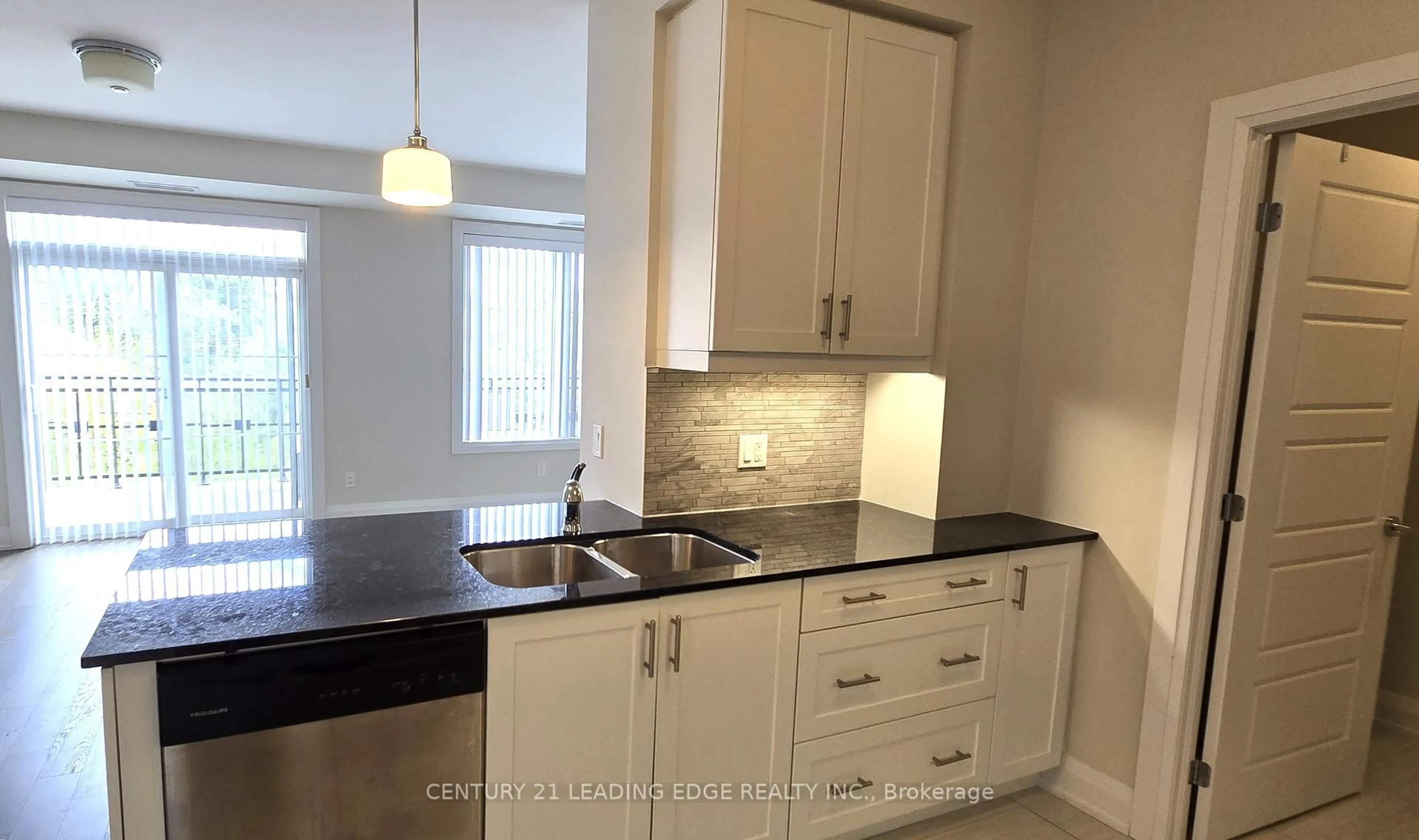 Standard kitchen, unknown for 7 BOND Cres #325, Richmond Hill Ontario L4E 1E6