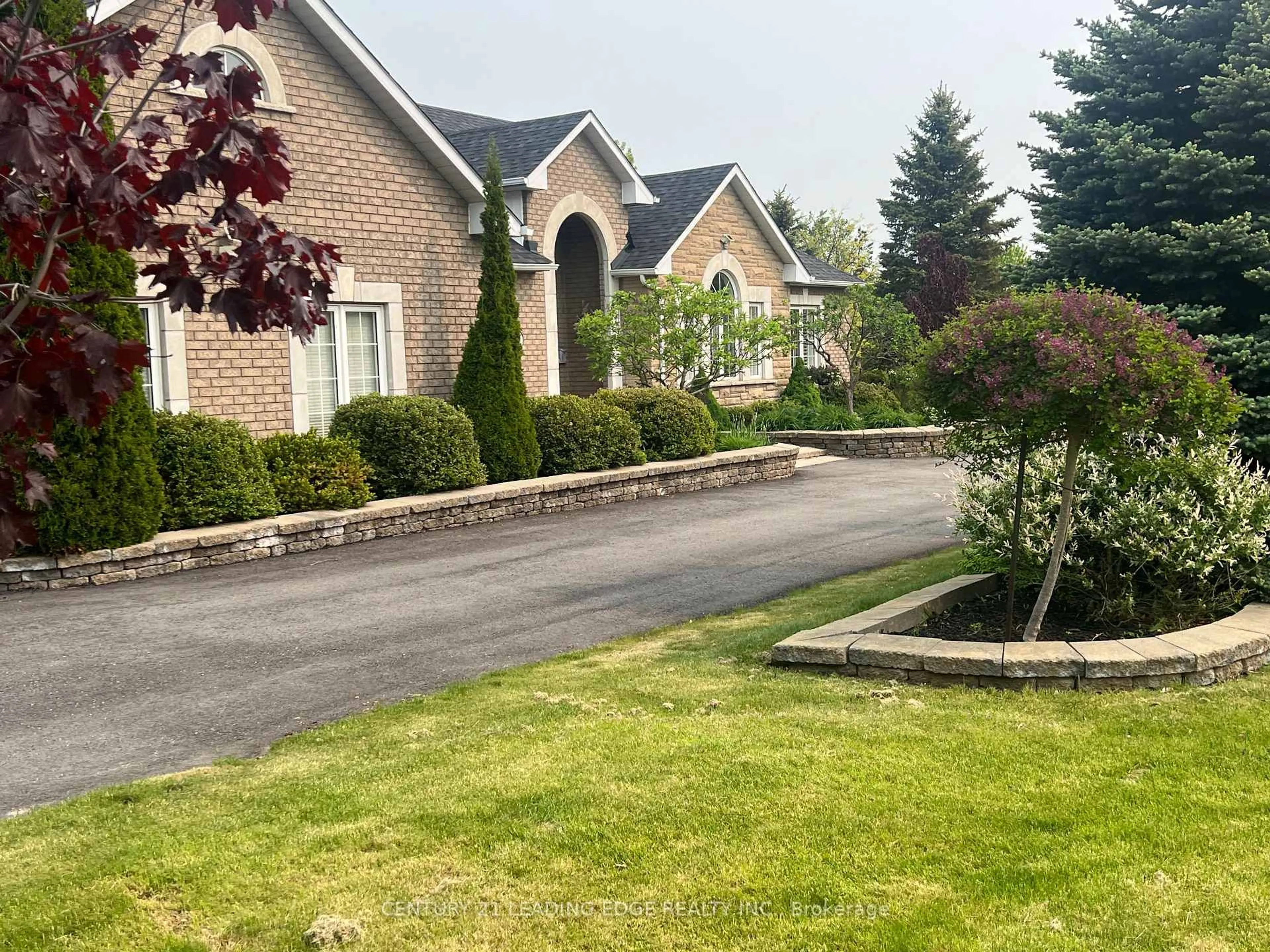 A pic from outside/outdoor area/front of a property/back of a property/a pic from drone, unknown for 2 Deer Ridge Rd, Uxbridge Ontario L0C 1A0