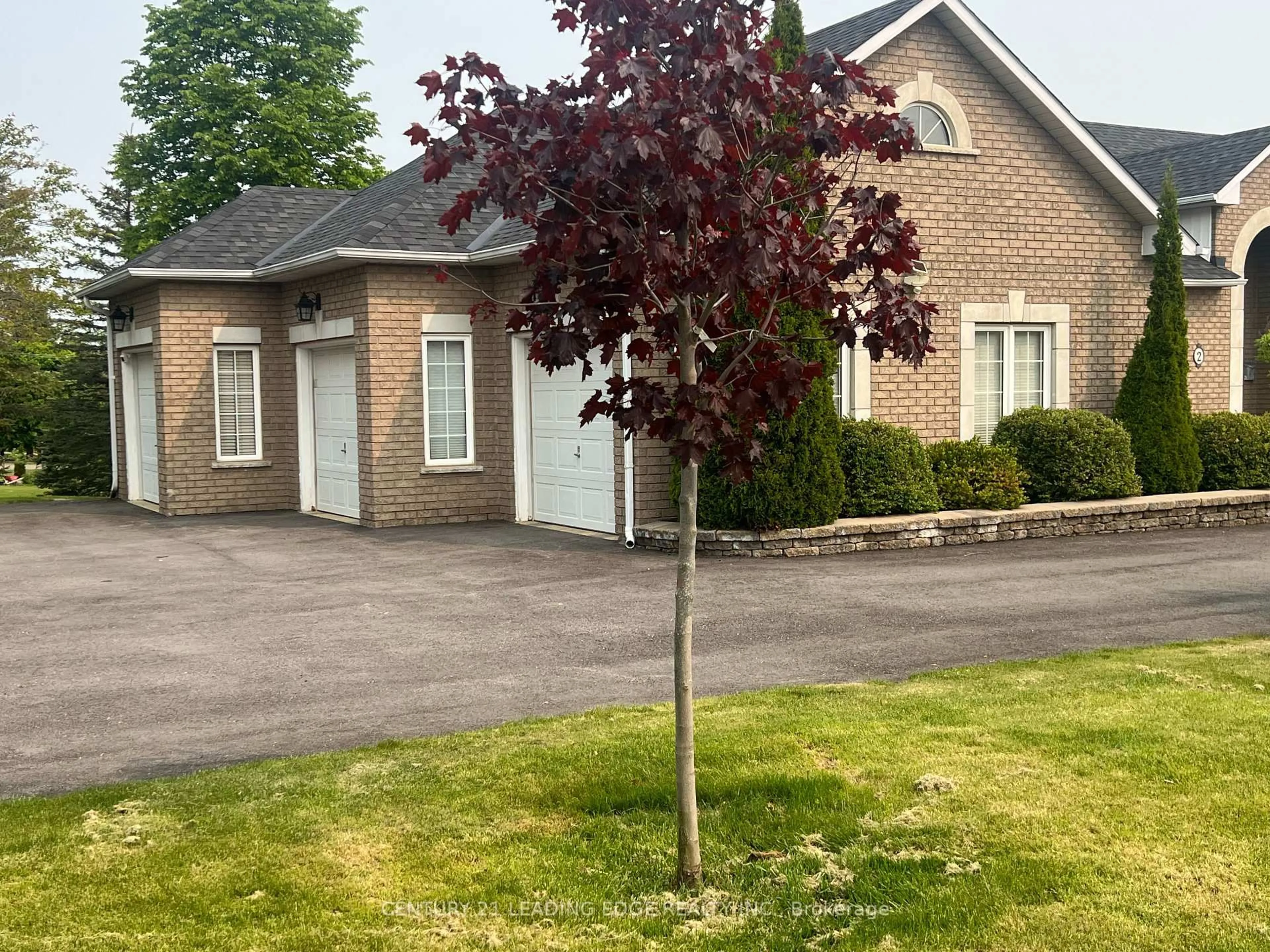 A pic from outside/outdoor area/front of a property/back of a property/a pic from drone, street for 2 Deer Ridge Rd, Uxbridge Ontario L0C 1A0