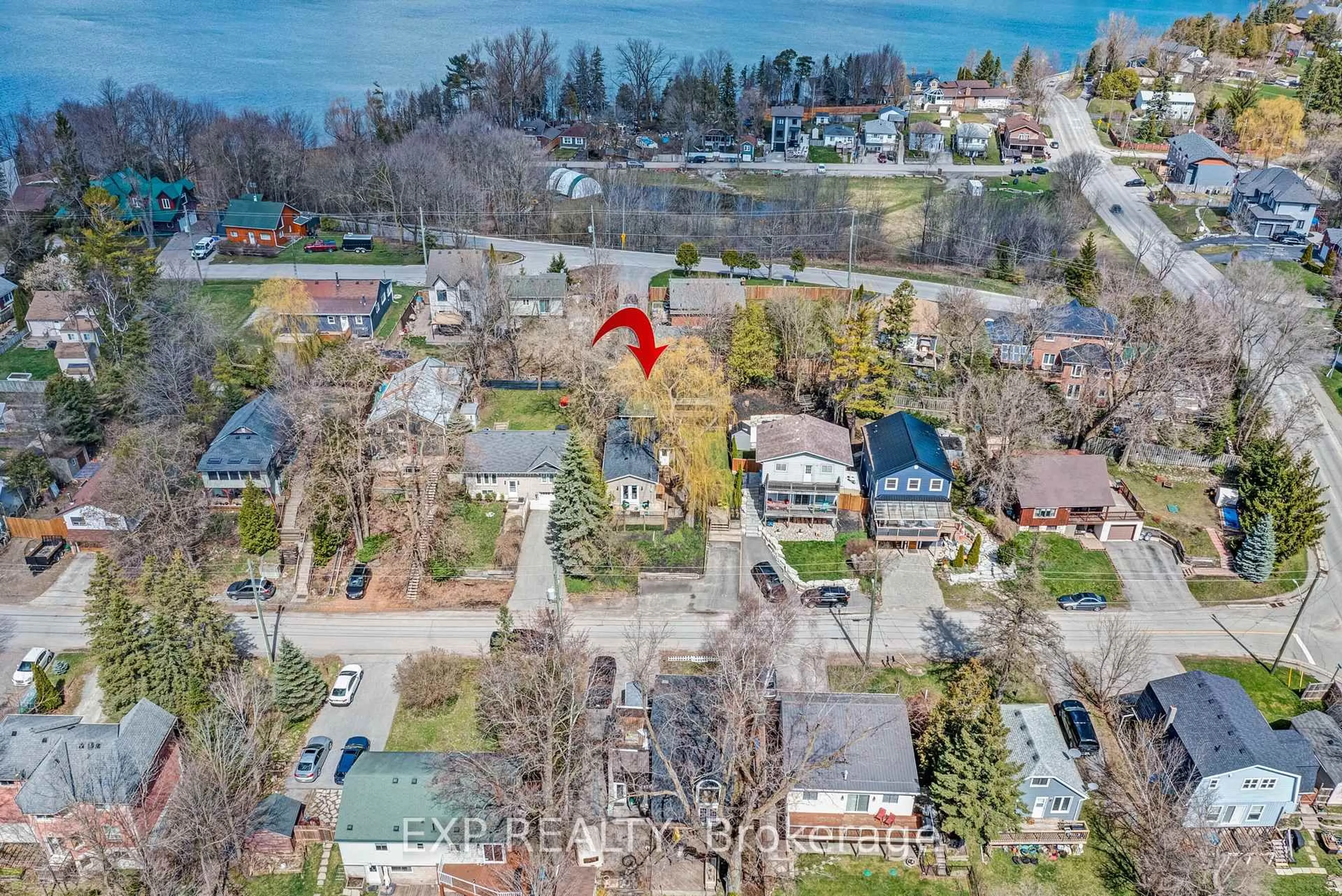 A pic from outside/outdoor area/front of a property/back of a property/a pic from drone, water/lake/river/ocean view for 8 Valley Rd, Whitchurch-Stouffville Ontario L4A 7X3