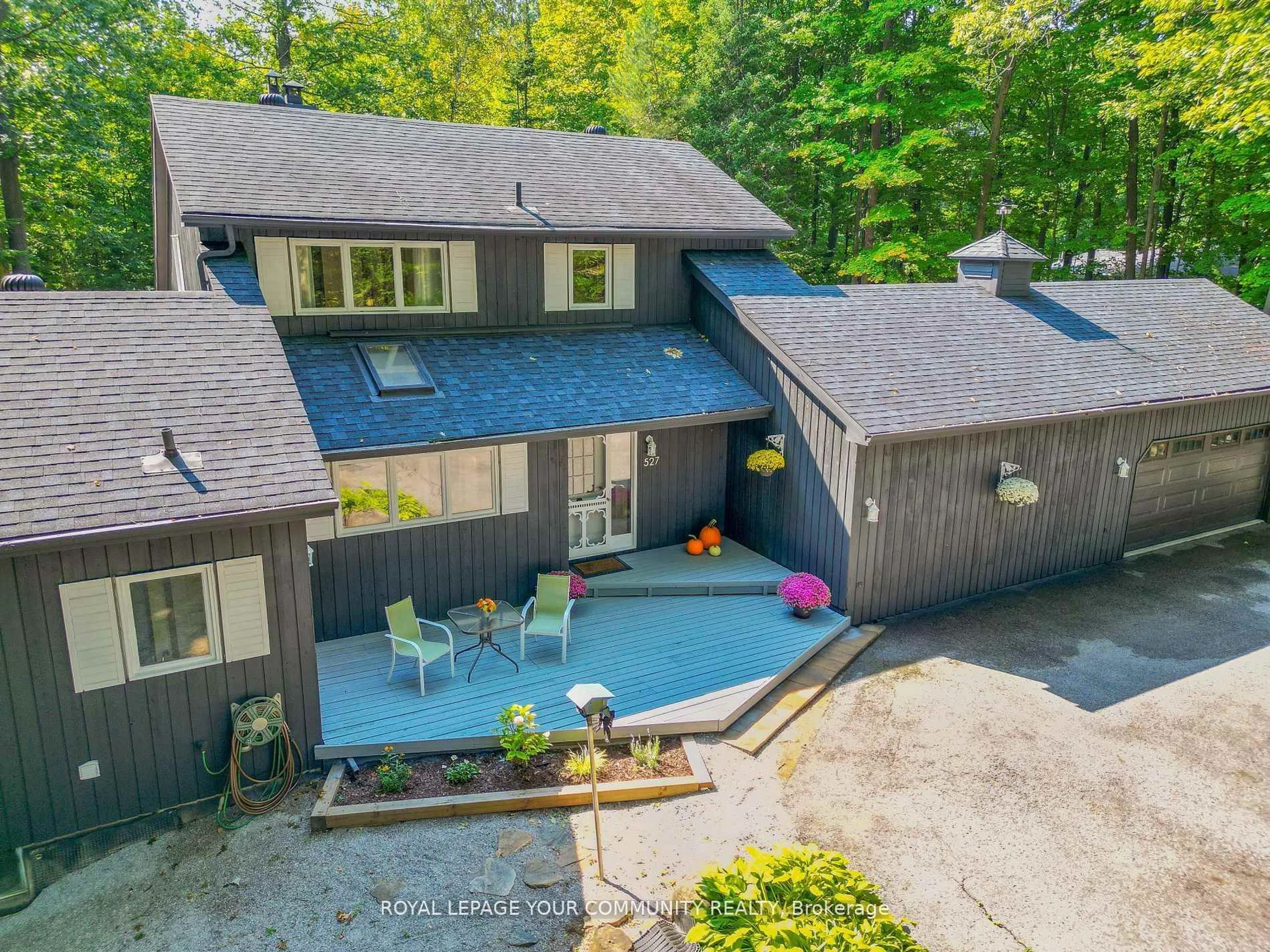 A pic from outside/outdoor area/front of a property/back of a property/a pic from drone, unknown for 527 Big Bay Point Rd, Innisfil Ontario L9S 2N4