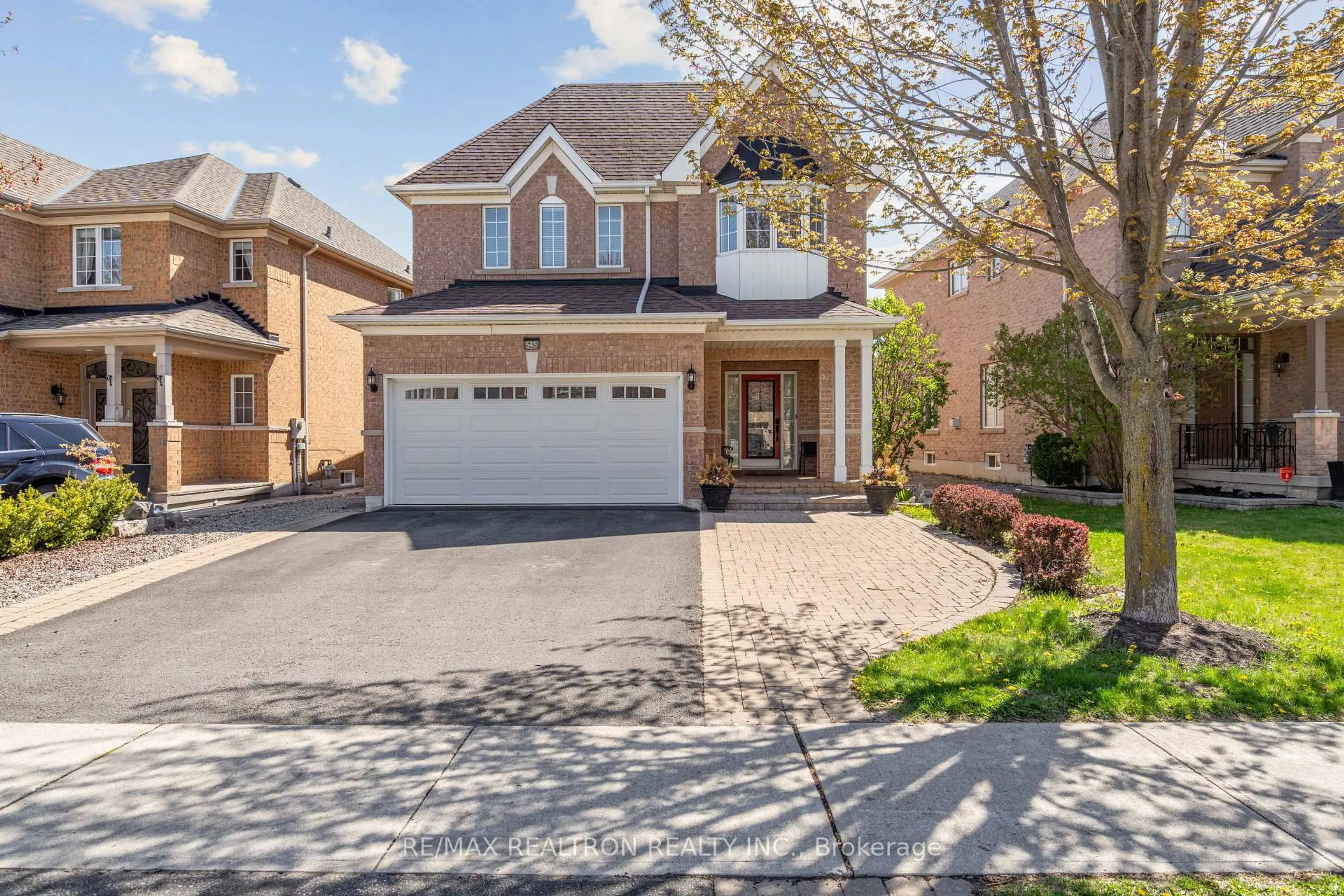 Home with brick exterior material, street for 545 Pleasant Ridge Ave, Vaughan Ontario L4J 8X3