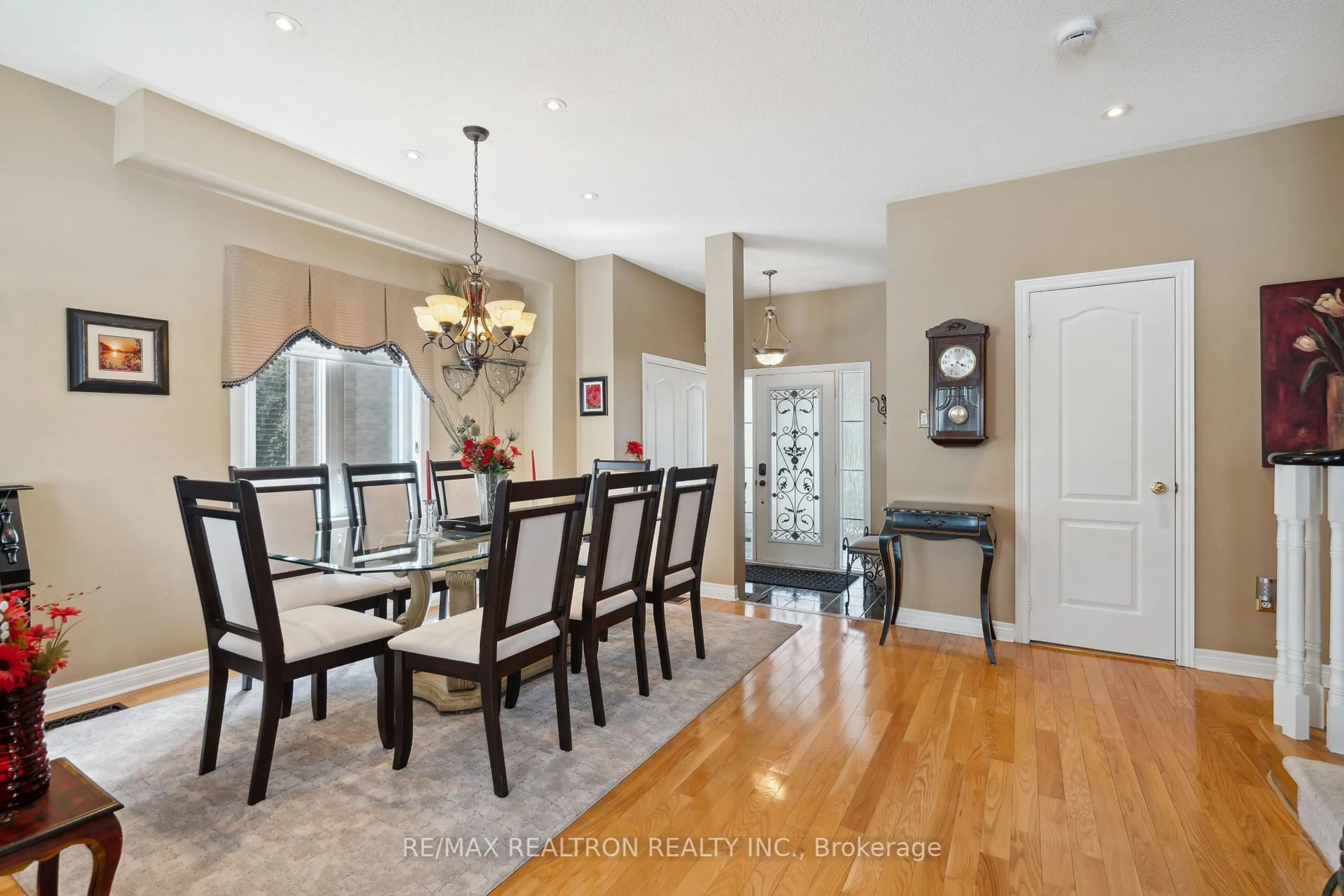 Dining room, unknown for 545 Pleasant Ridge Ave, Vaughan Ontario L4J 8X3