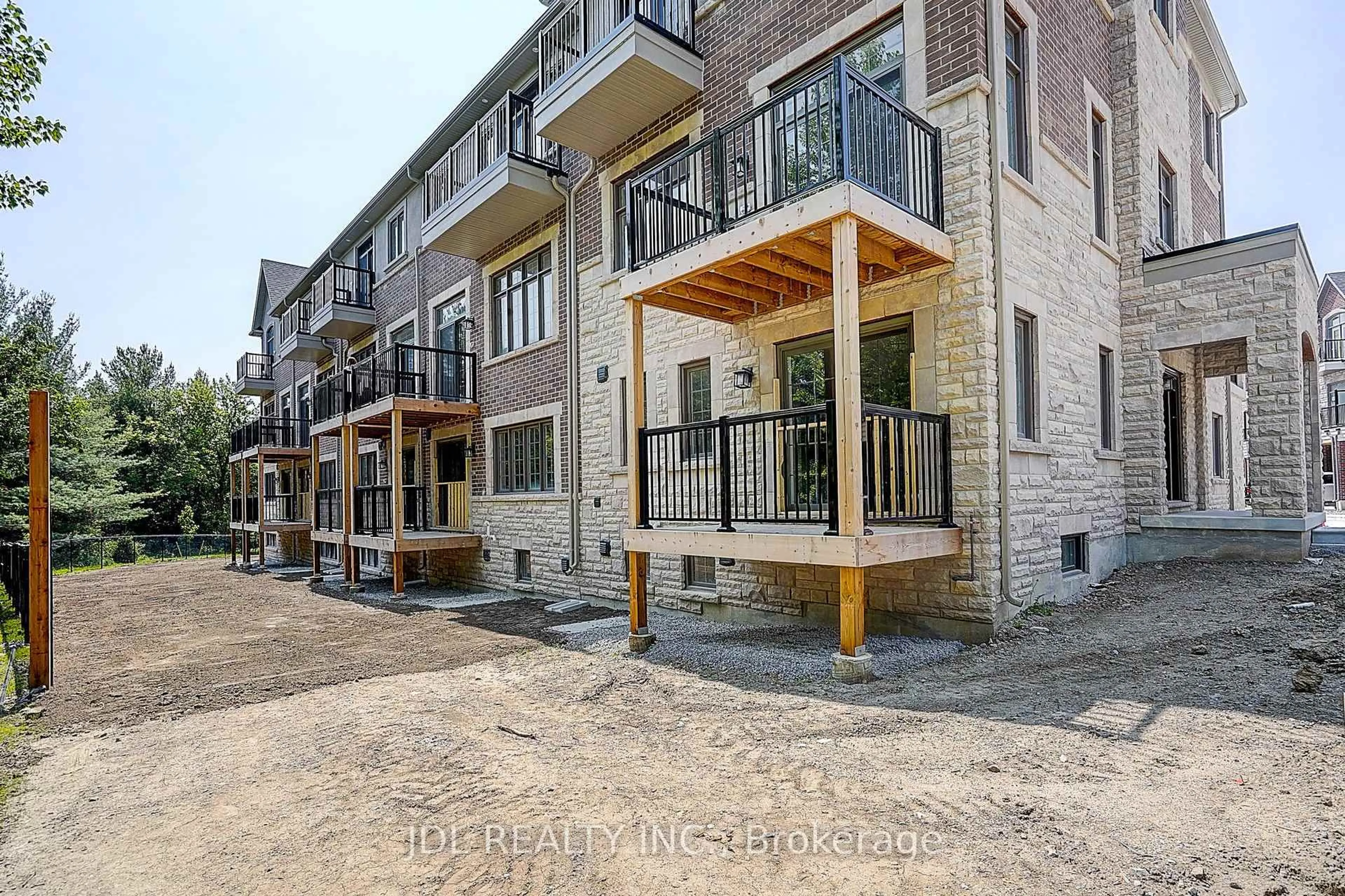 Patio, street for 1 WEST VILLAGE Lane, Markham Ontario L6C 3L5