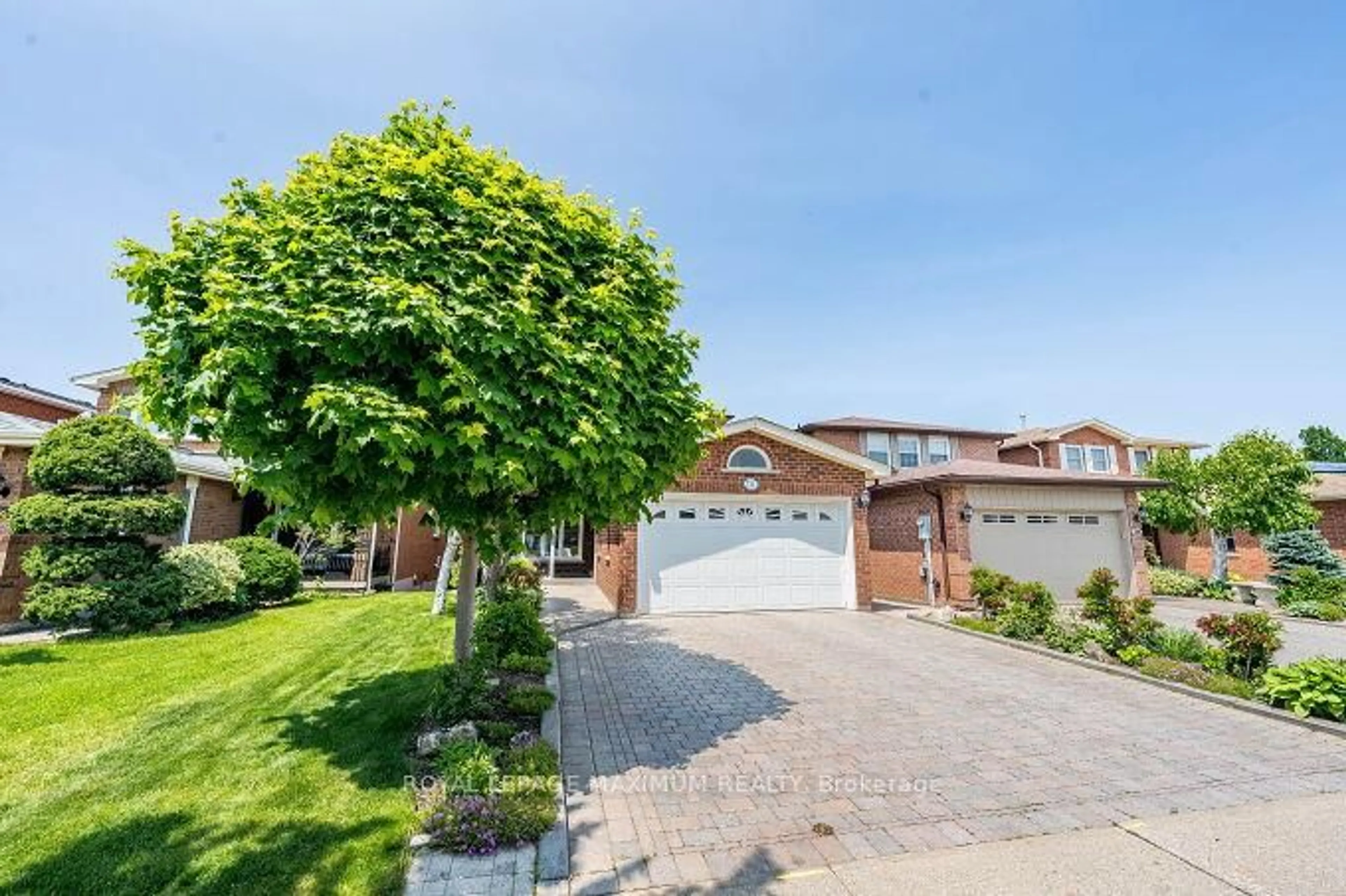 A pic from outside/outdoor area/front of a property/back of a property/a pic from drone, street for 131 Kaiser Dr, Vaughan Ontario L4L 3V4