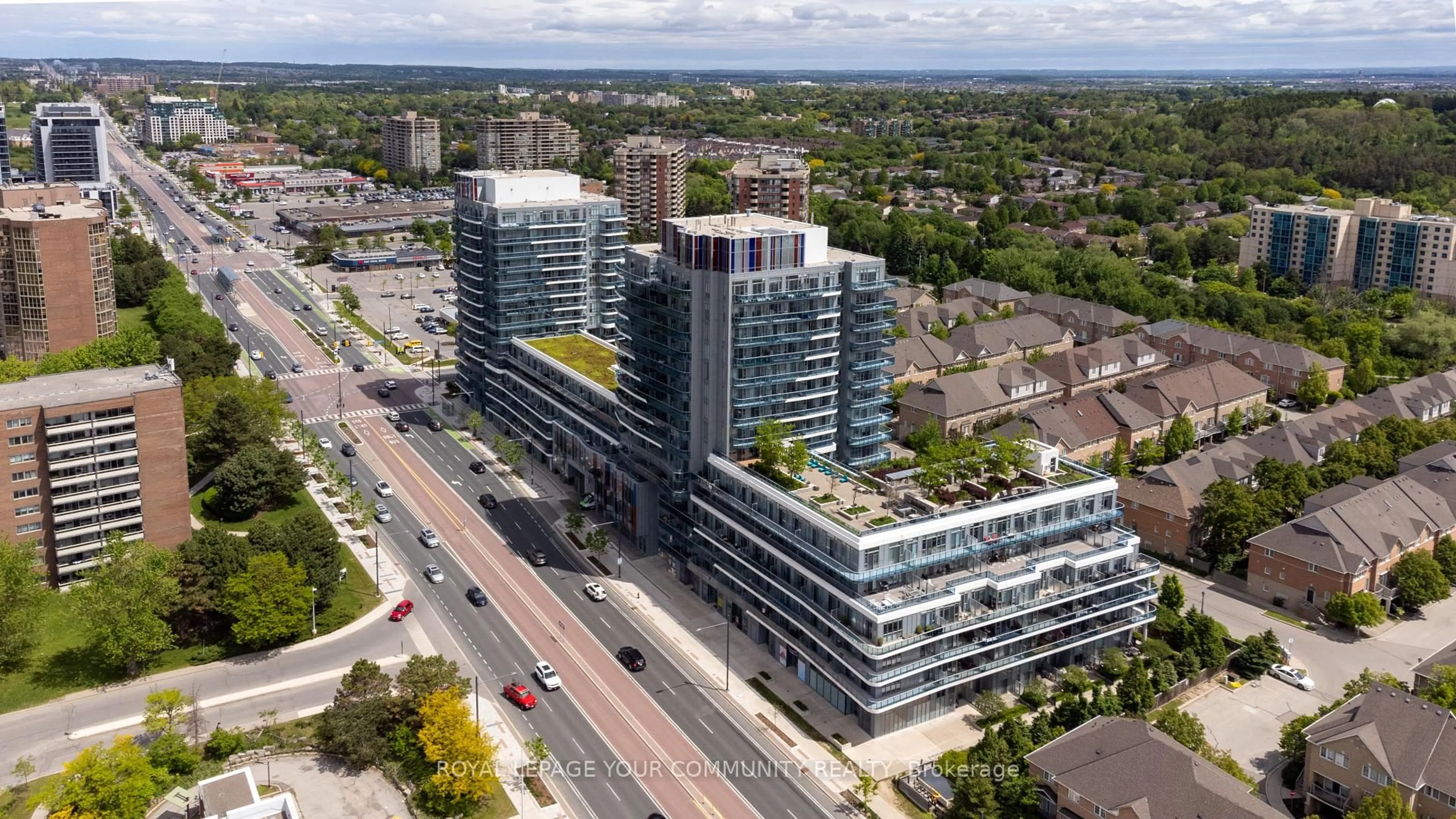 A pic from outside/outdoor area/front of a property/back of a property/a pic from drone, city buildings view from balcony for 9471 Yonge St #1222, Richmond Hill Ontario L4C 0Z5