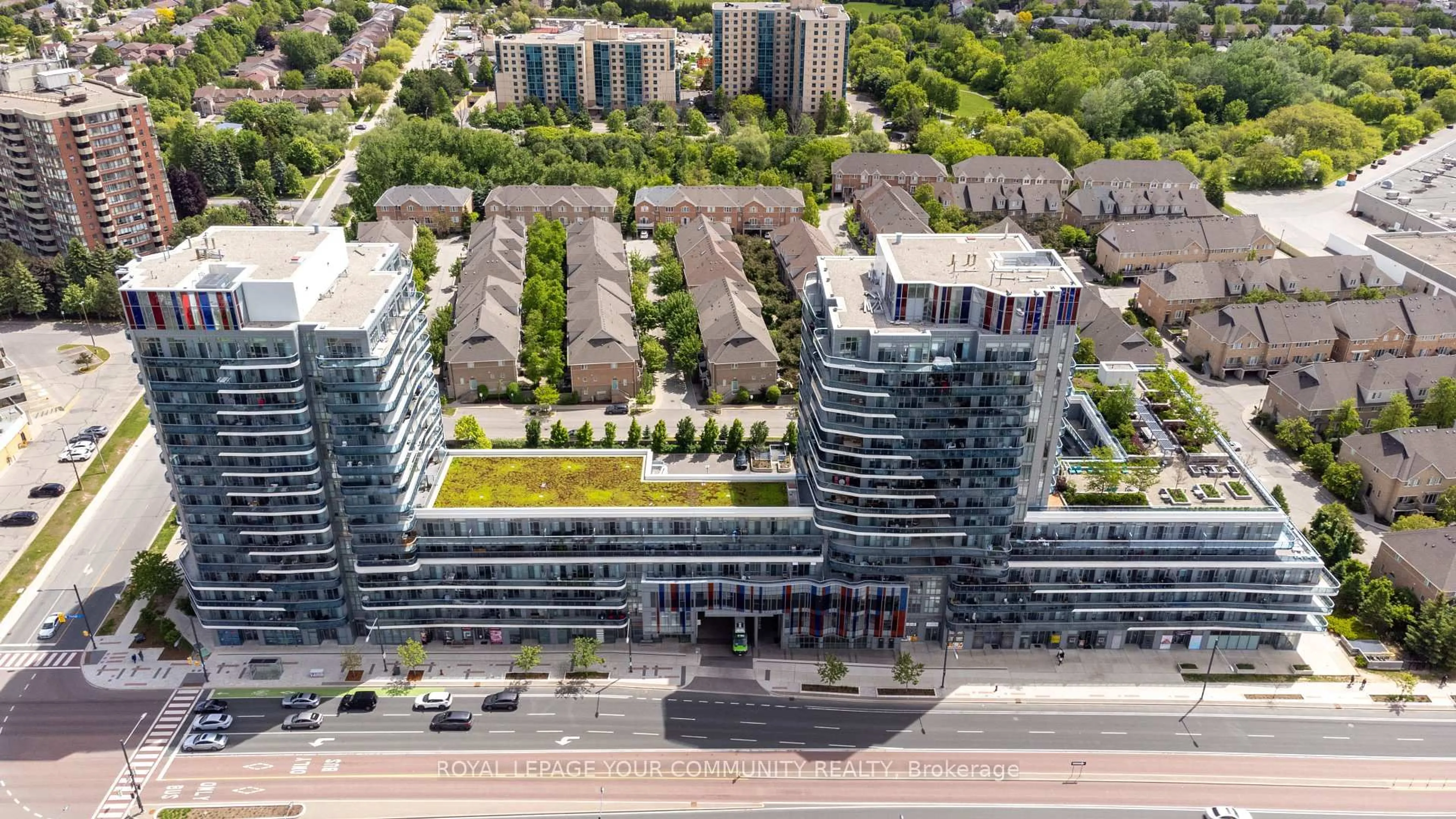 A pic from outside/outdoor area/front of a property/back of a property/a pic from drone, unknown for 9471 Yonge St #1222, Richmond Hill Ontario L4C 0Z5