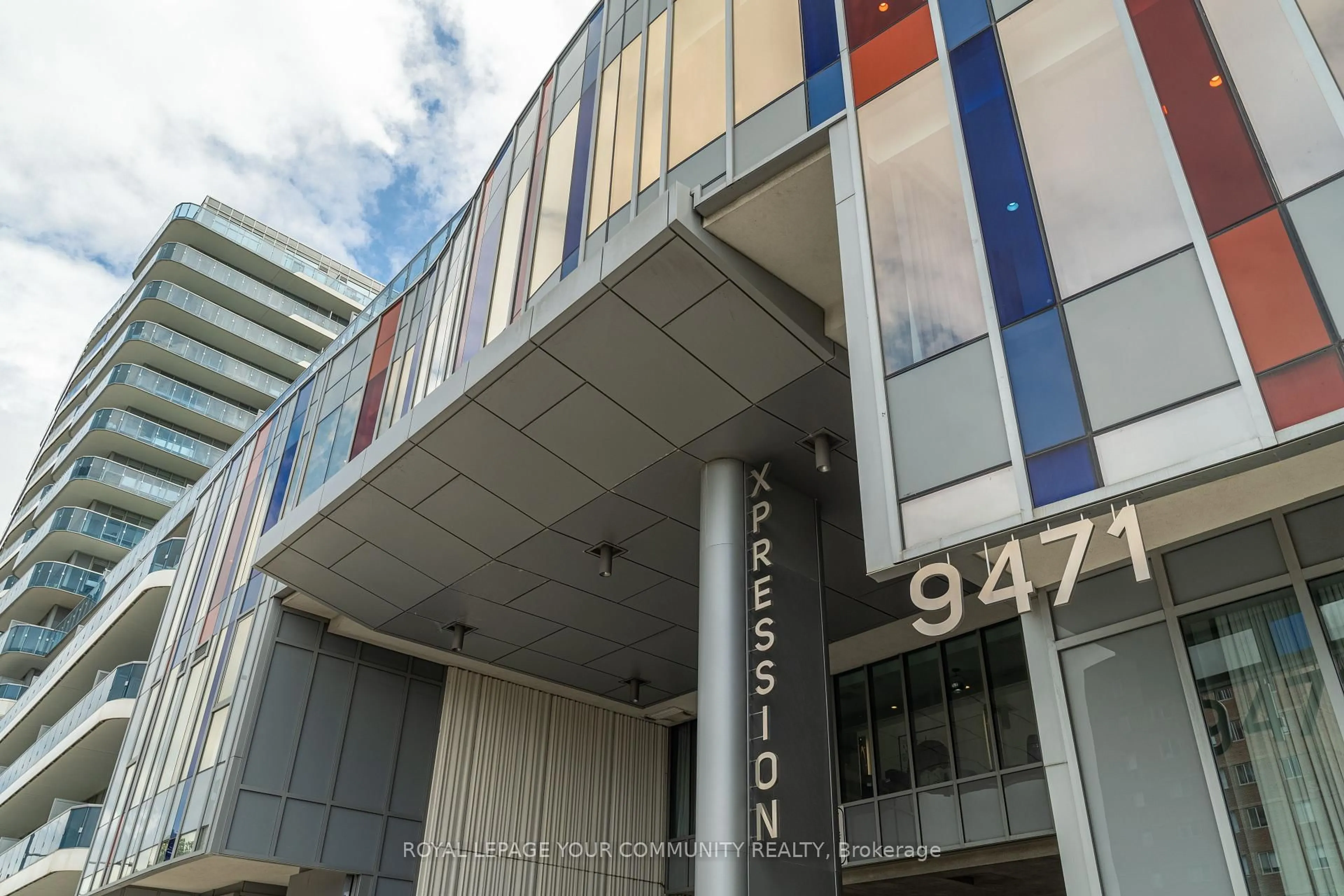 Indoor foyer for 9471 Yonge St #1222, Richmond Hill Ontario L4C 0Z5