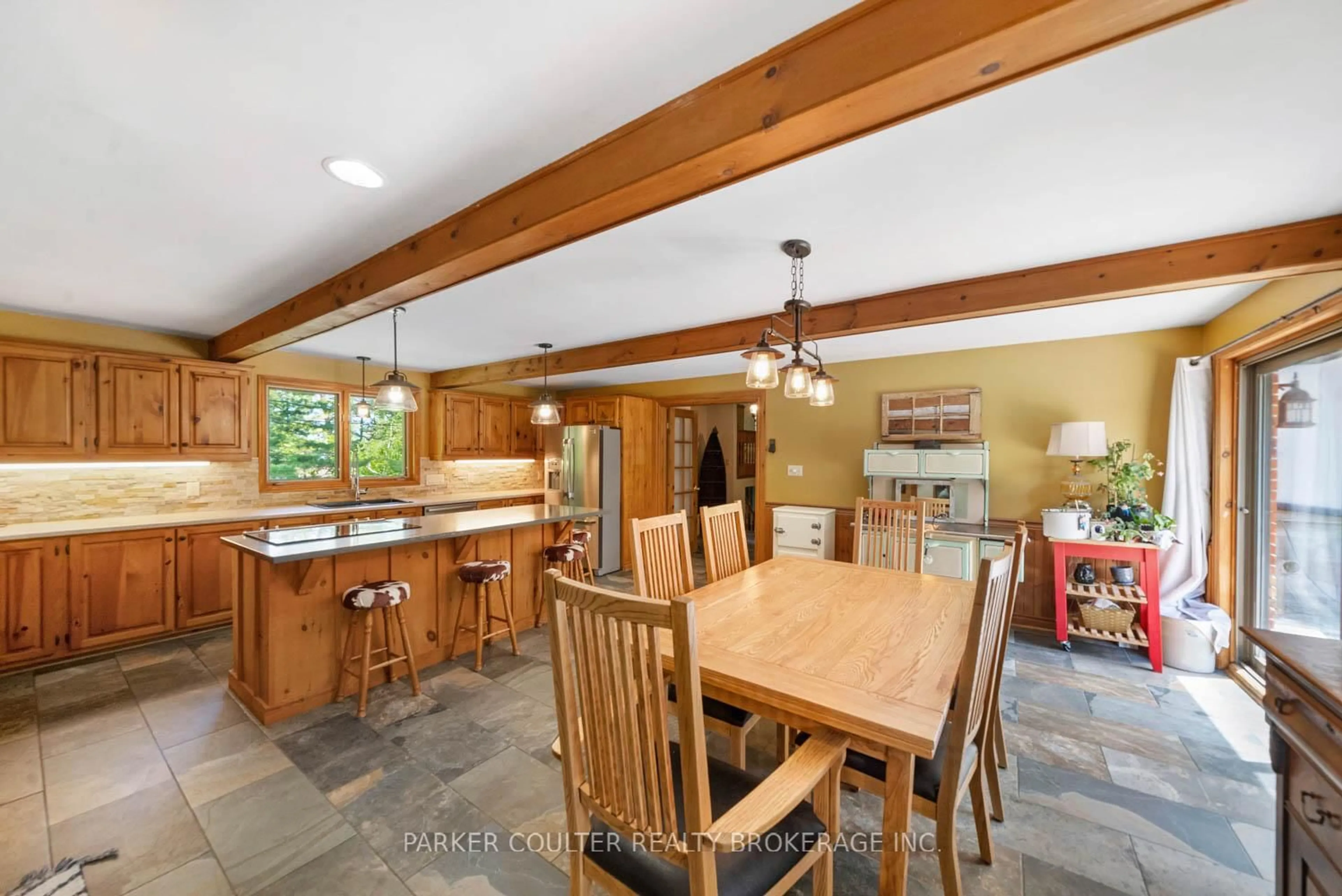 Open concept kitchen, ceramic/tile floor for 3923 Guest Rd, Innisfil Ontario L9S 2T2