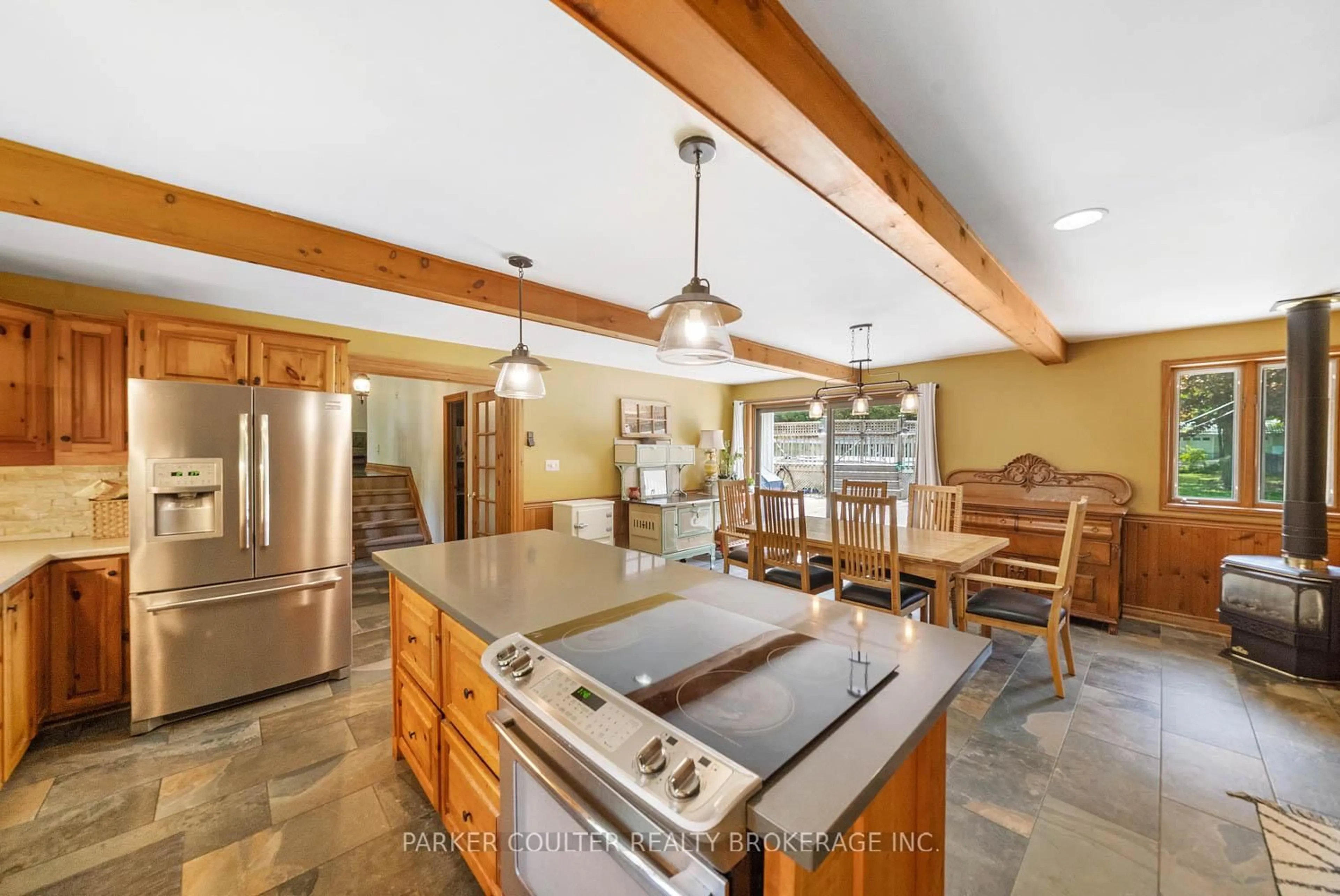 Open concept kitchen, ceramic/tile floor for 3923 Guest Rd, Innisfil Ontario L9S 2T2