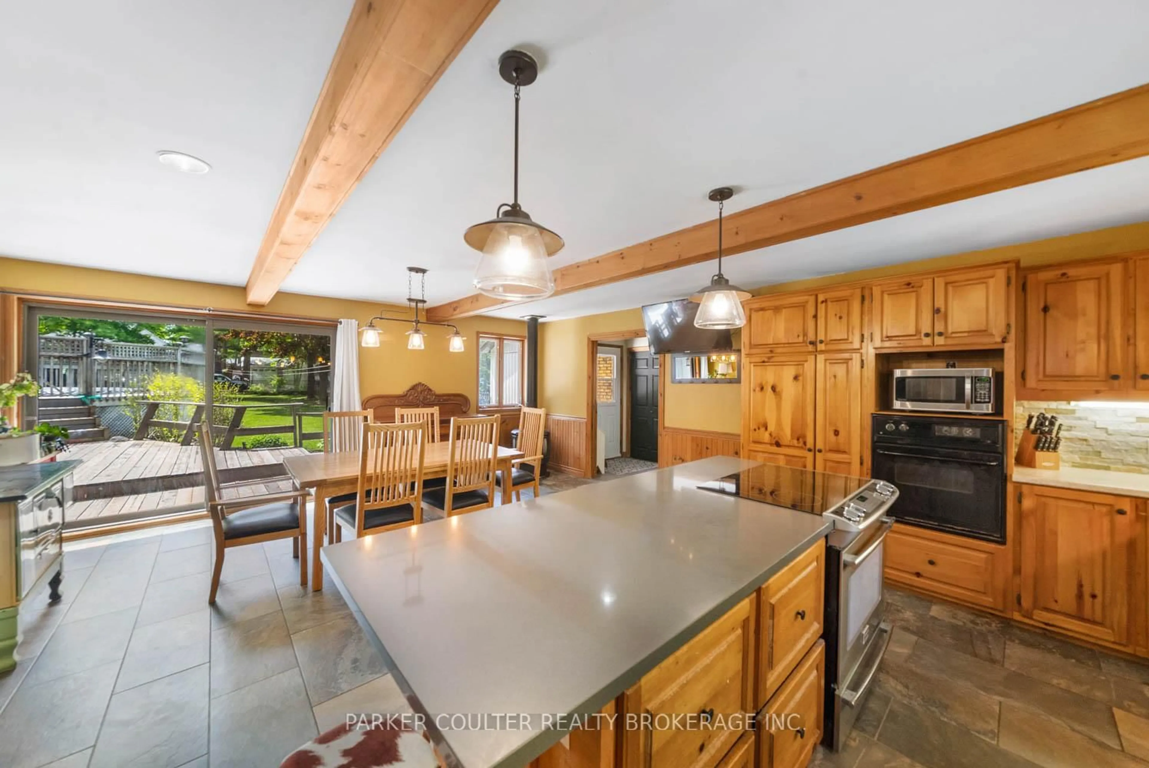 Open concept kitchen, unknown for 3923 Guest Rd, Innisfil Ontario L9S 2T2