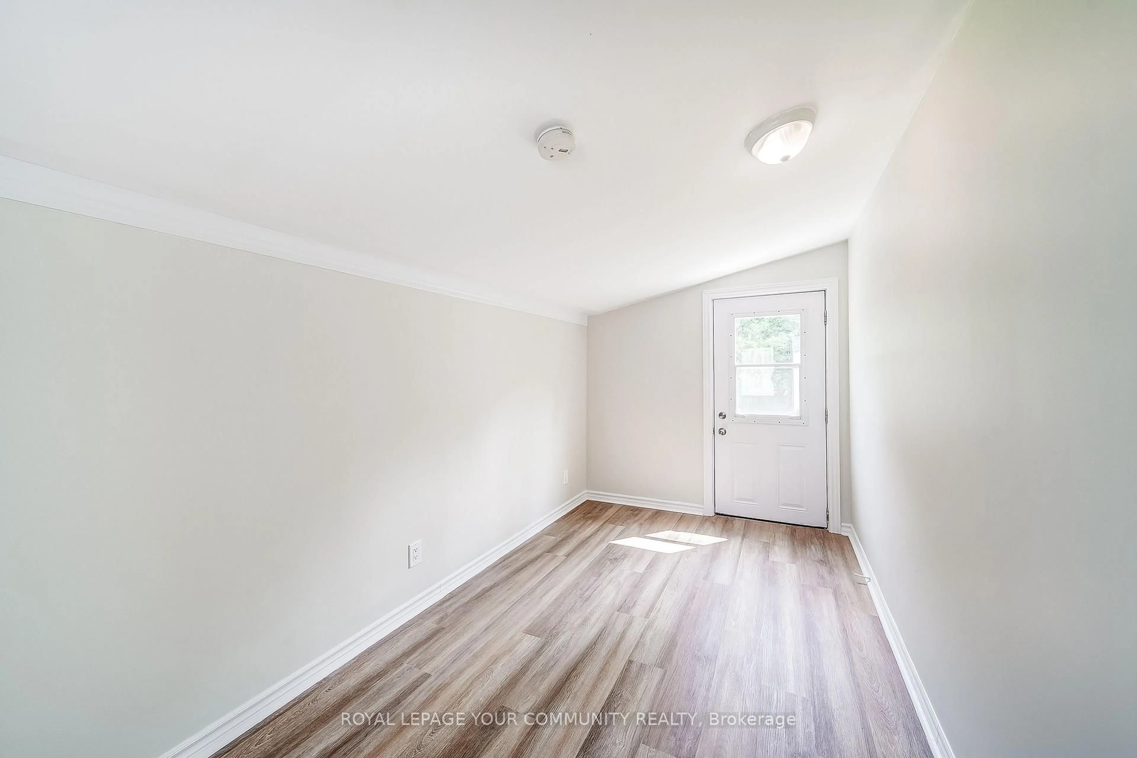 A pic of a room for 95 Dunkirk Ave, Georgina Ontario L0E 1R0