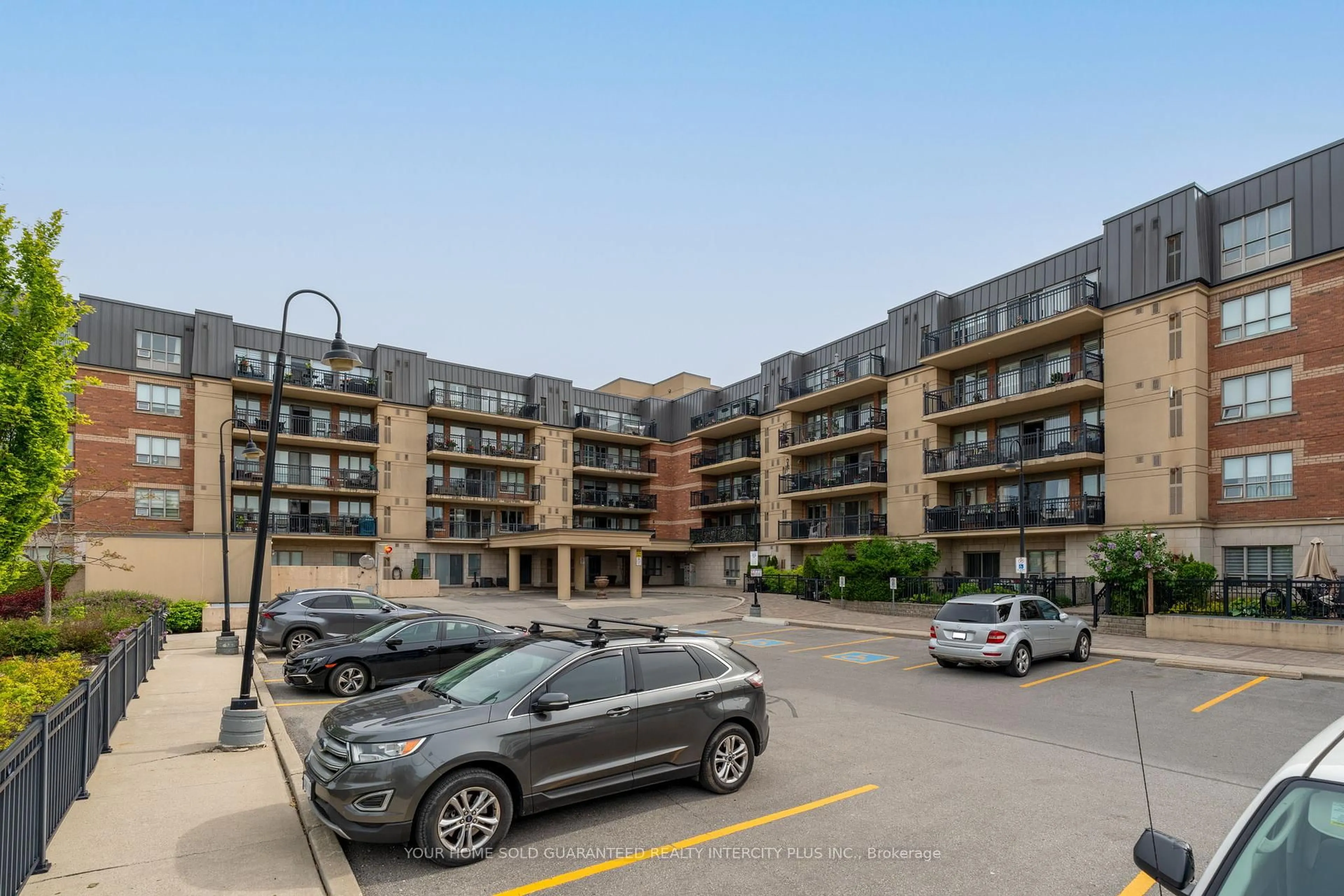 Patio, street for 8026 Kipling Ave #509, Vaughan Ontario L4L 2A1
