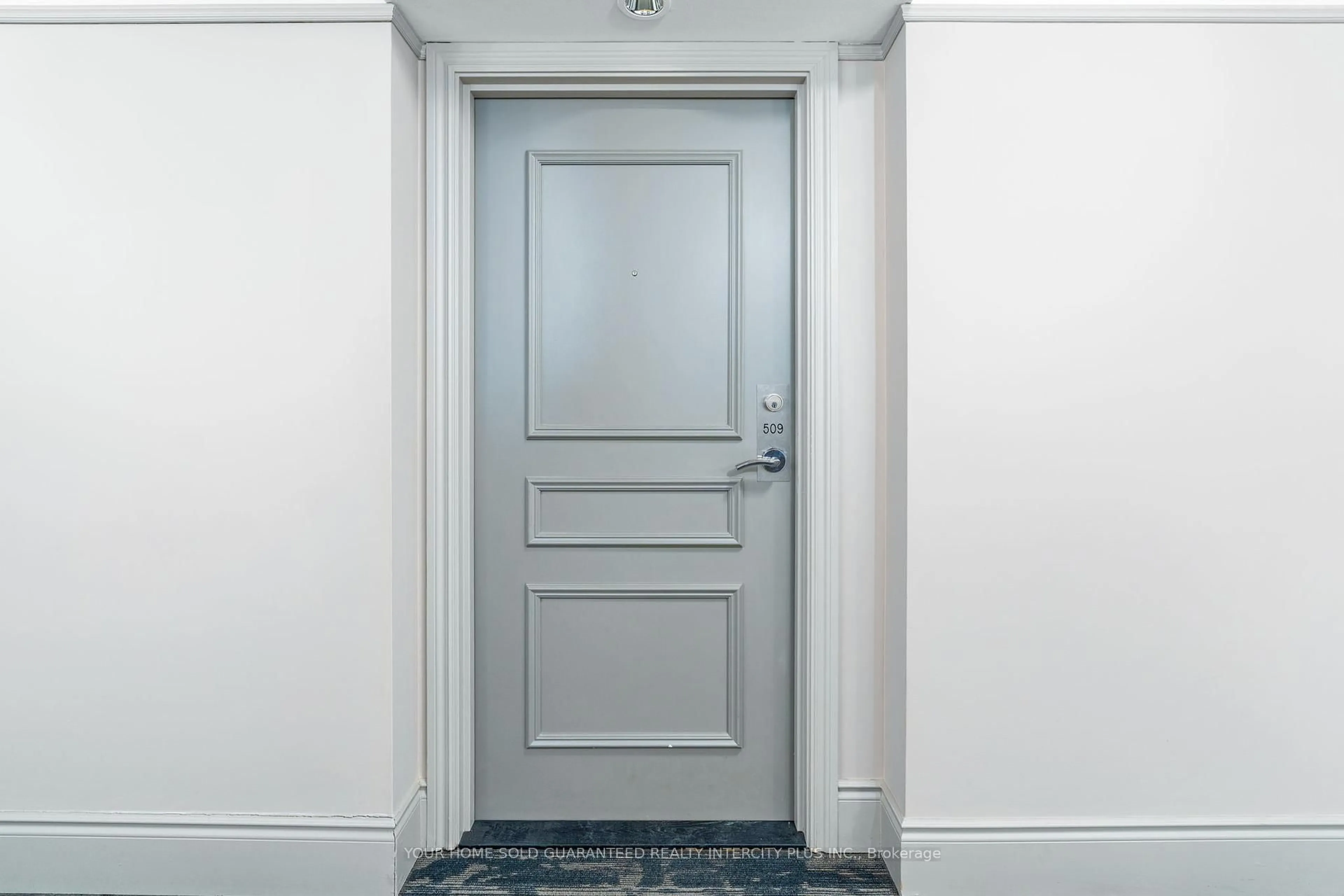 Indoor entryway for 8026 Kipling Ave #509, Vaughan Ontario L4L 2A1